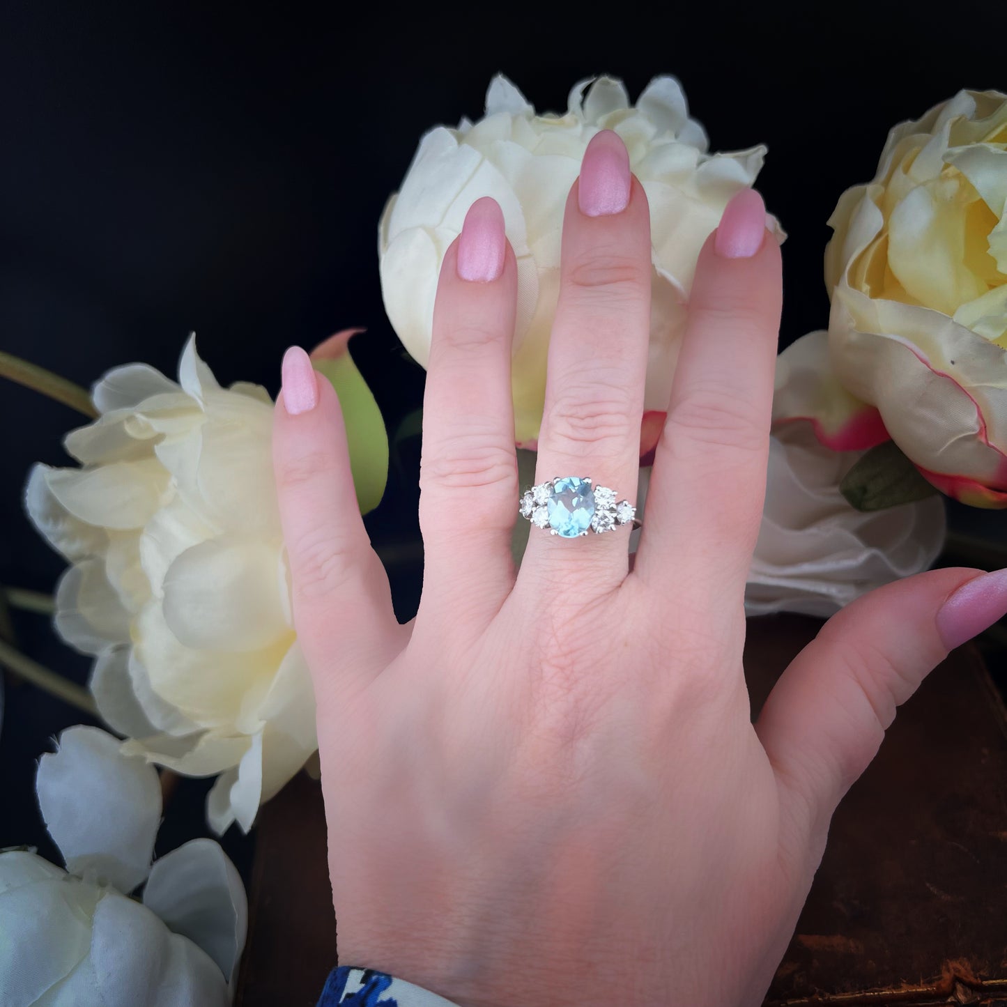 18k white gold ring with 1.20ct diamonds and 2.80ct blue topaz