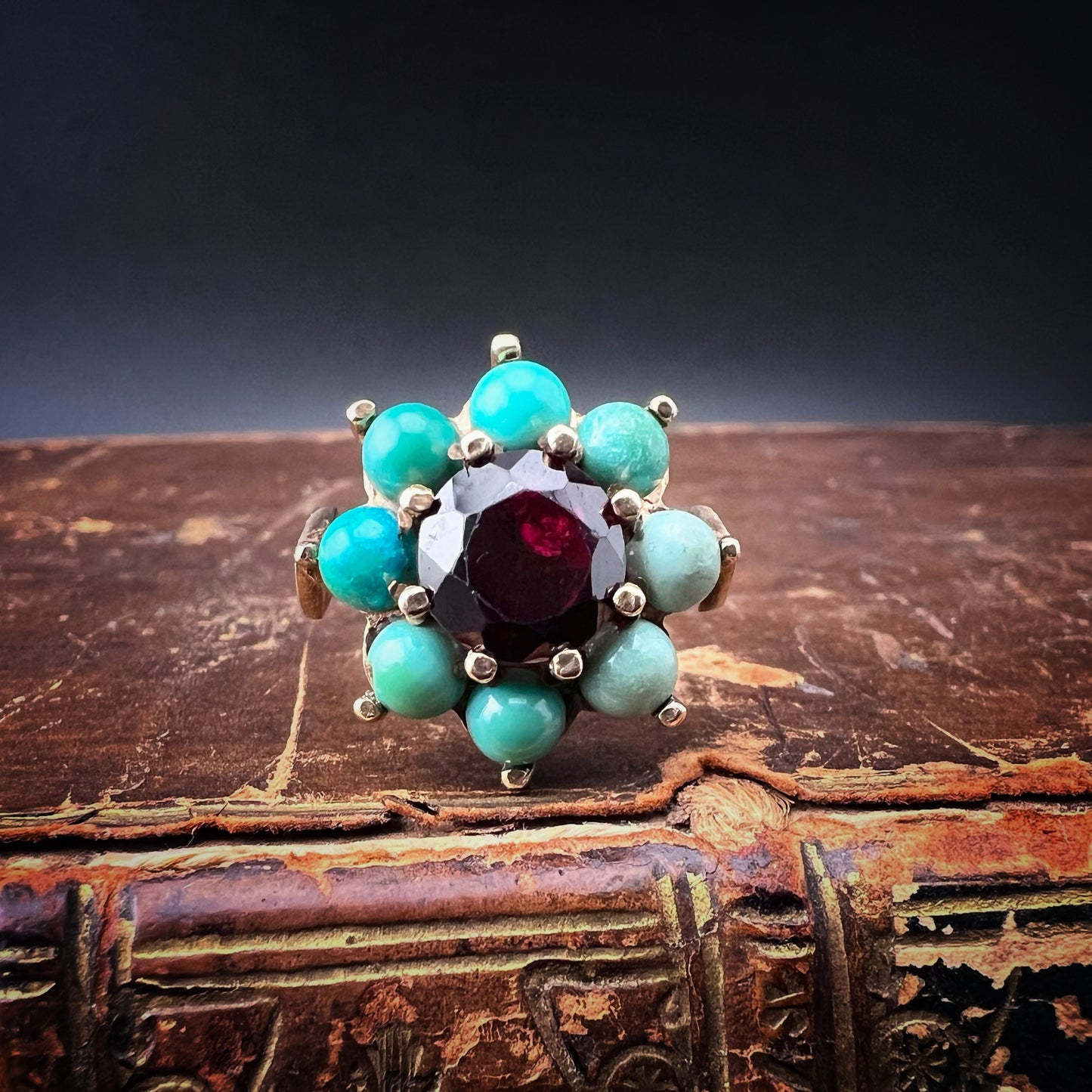 Large Daisy Ring in Yellow Gold with Garnet and Turquoise