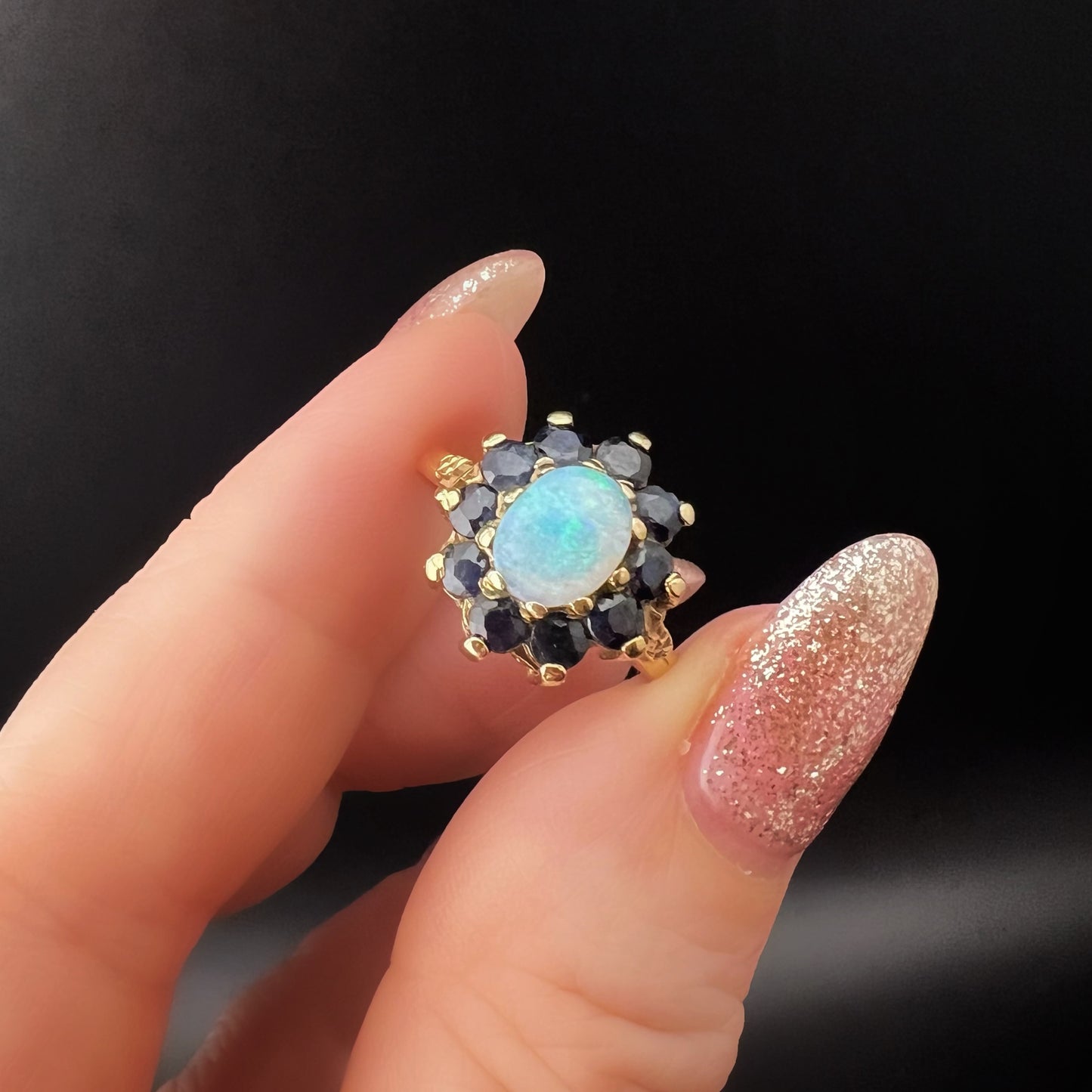 Vintage 9 Karat Gold Gänseblümchenring mit Opal und Saphiren