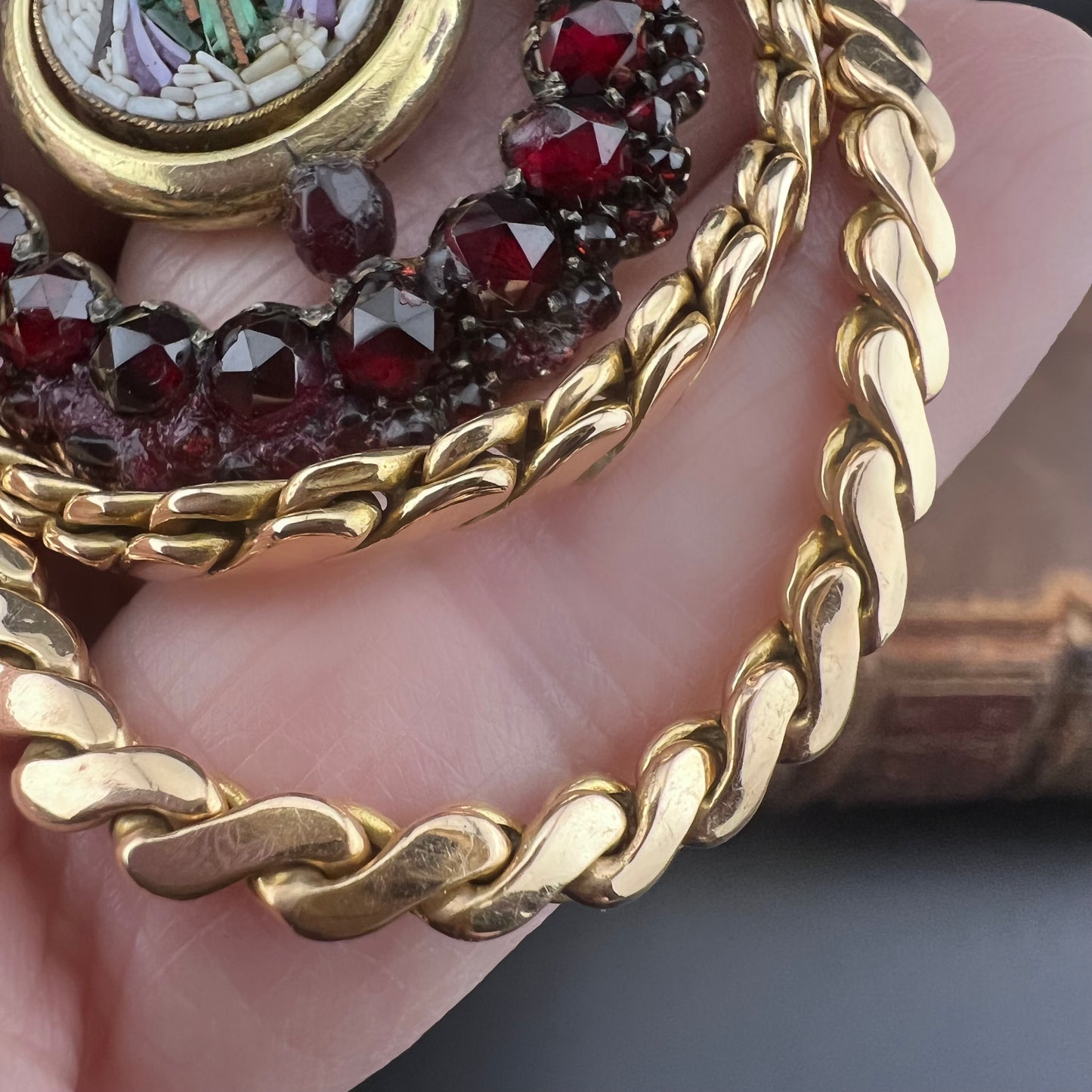 18K gold chain and pendant with scarab micromosaic