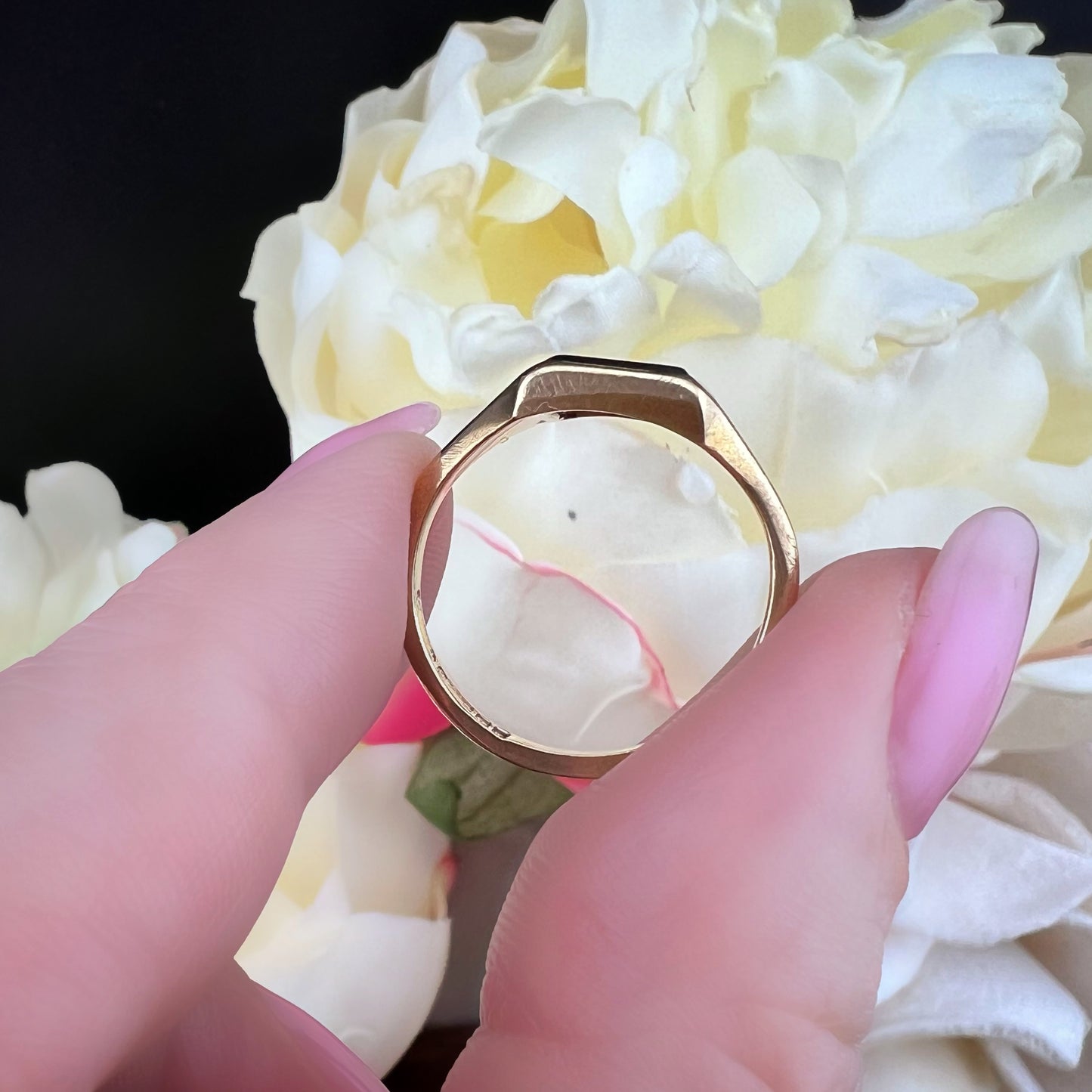 Anello piccolo chevalier vintage in oro con onice – Birmingham 1971