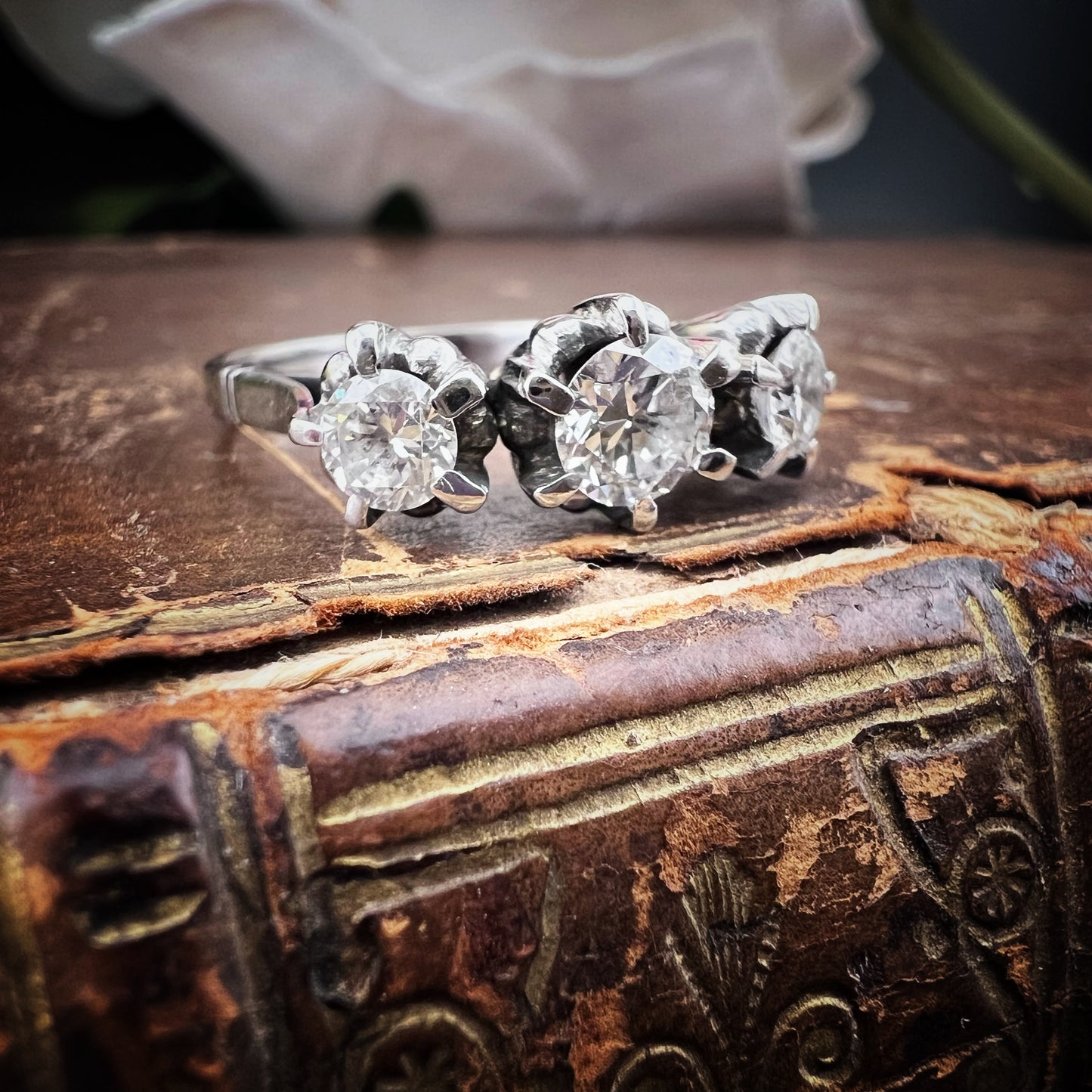 18K white gold and diamond trilogy ring. Italy, c. 1920.