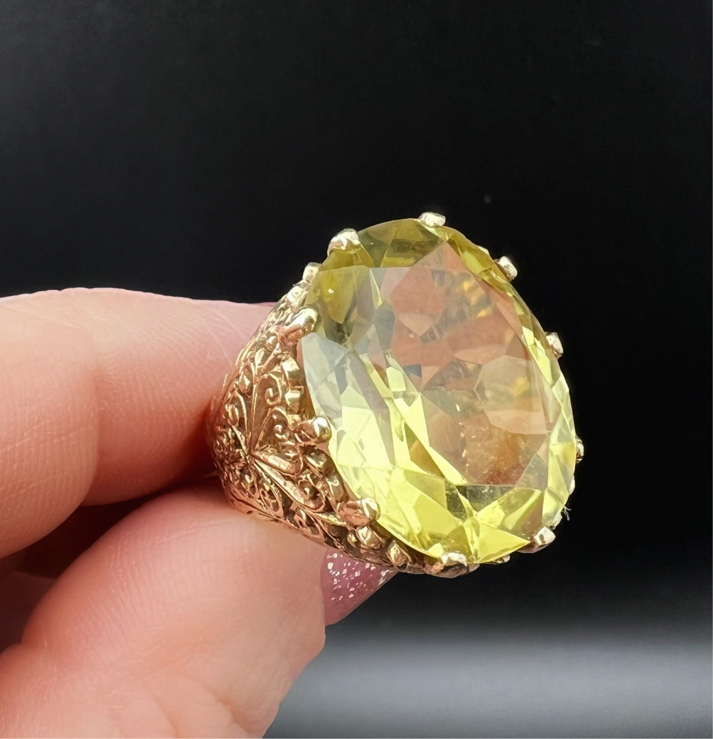 Gold cocktail ring with lemon citrine 35 ct London 1967