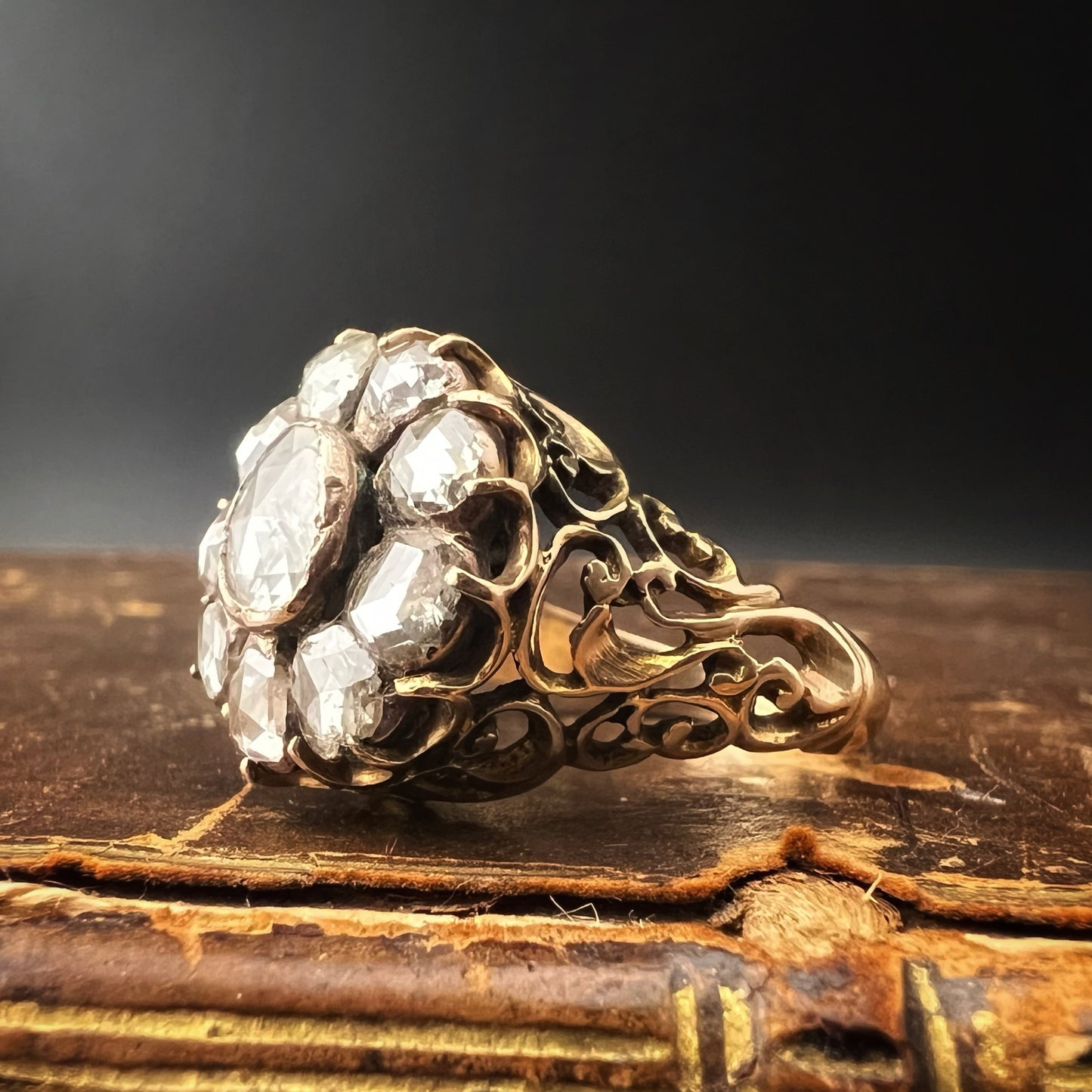Large ring from the early 19th century in 18 ct gold and rose-cut diamonds for approximately 2 ct