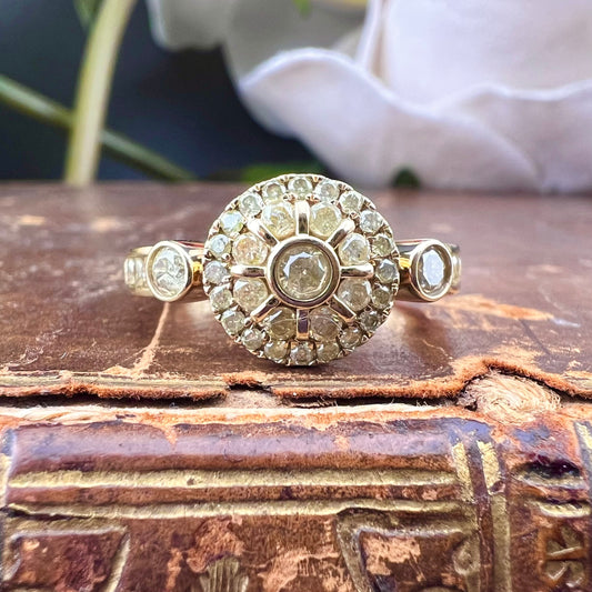 Anello vintage in oro giallo con diamanti fancy yellow