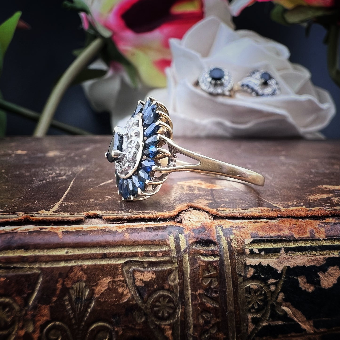 Vintage-Tropfenring mit Saphir und Diamant – London 1989