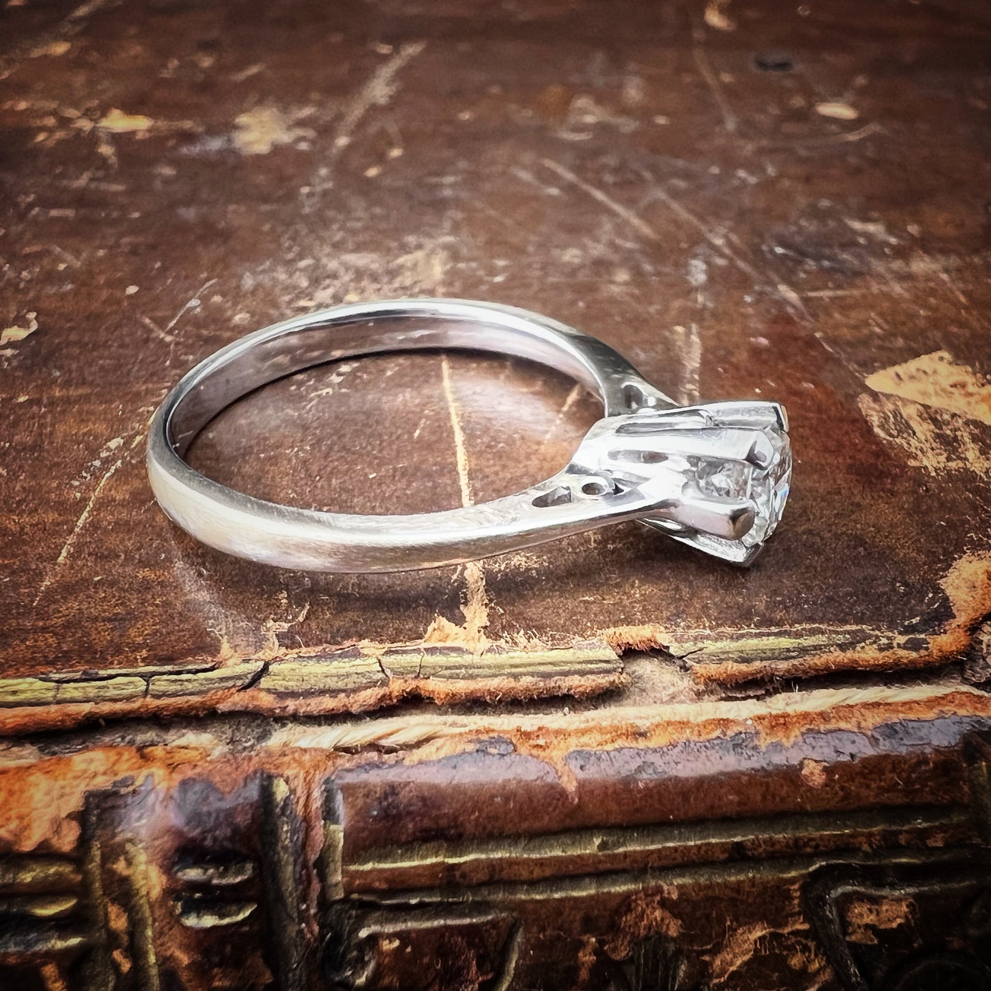 Solitärring aus 18 Karat Weißgold mit 0,33 Karat Diamant