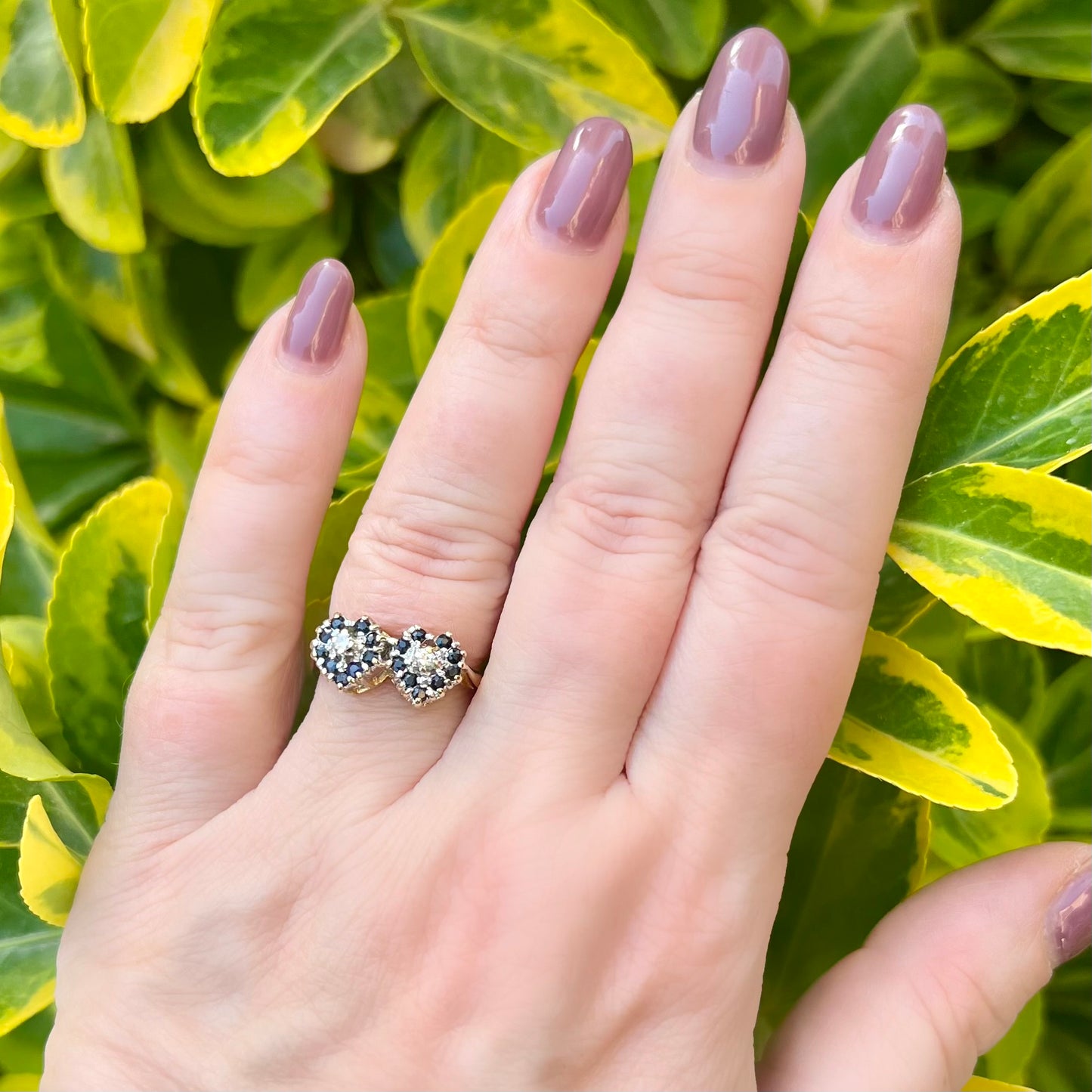 Ring mit zwei Herzen aus Saphiren und Diamanten