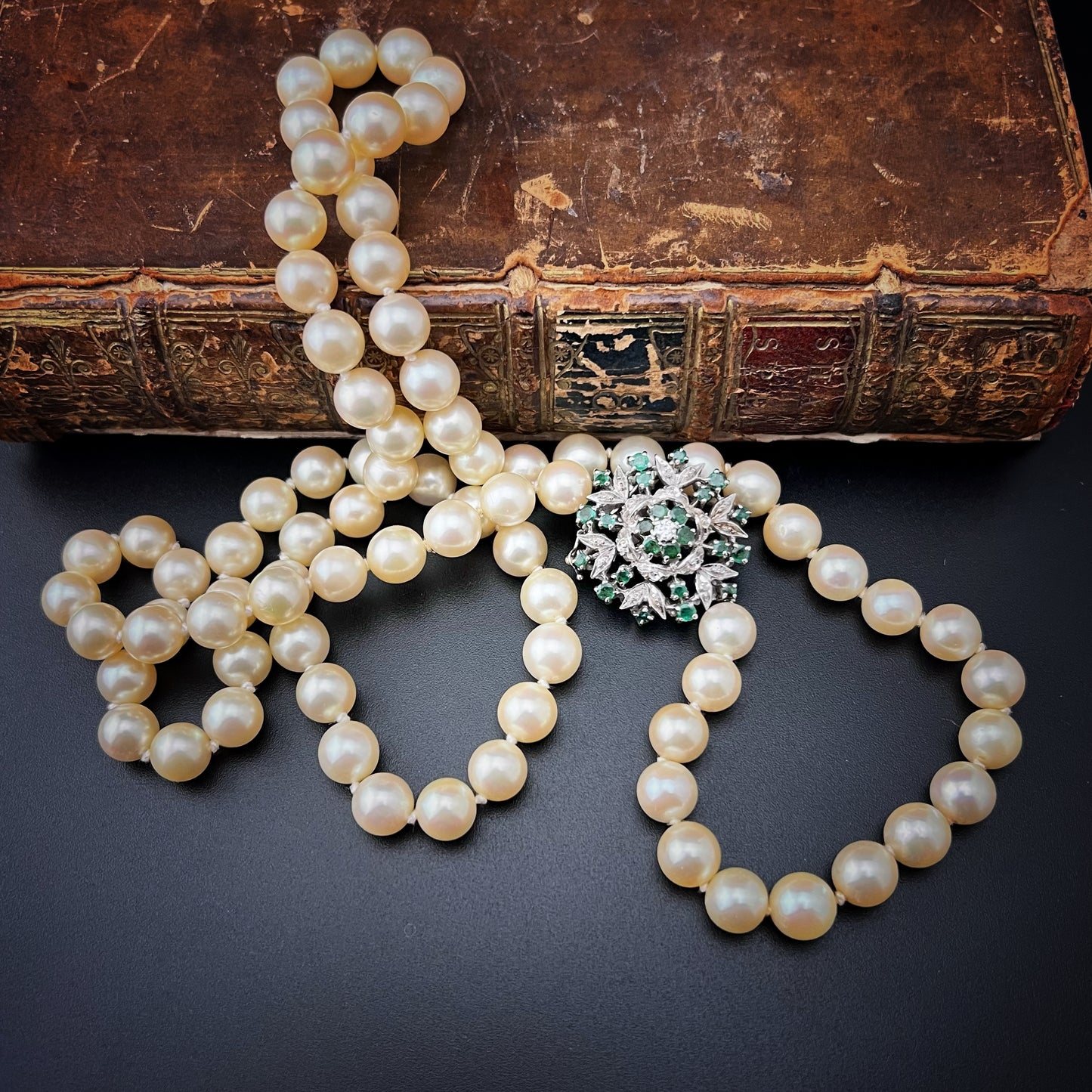Pearl necklace, 82.5 cm, large 18 ct white gold clasp, emeralds, diamonds