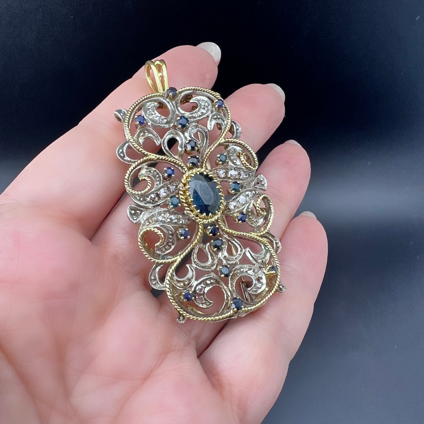 Anhänger - Brosche aus Gold, Silber, Saphiren und Diamantrosetten