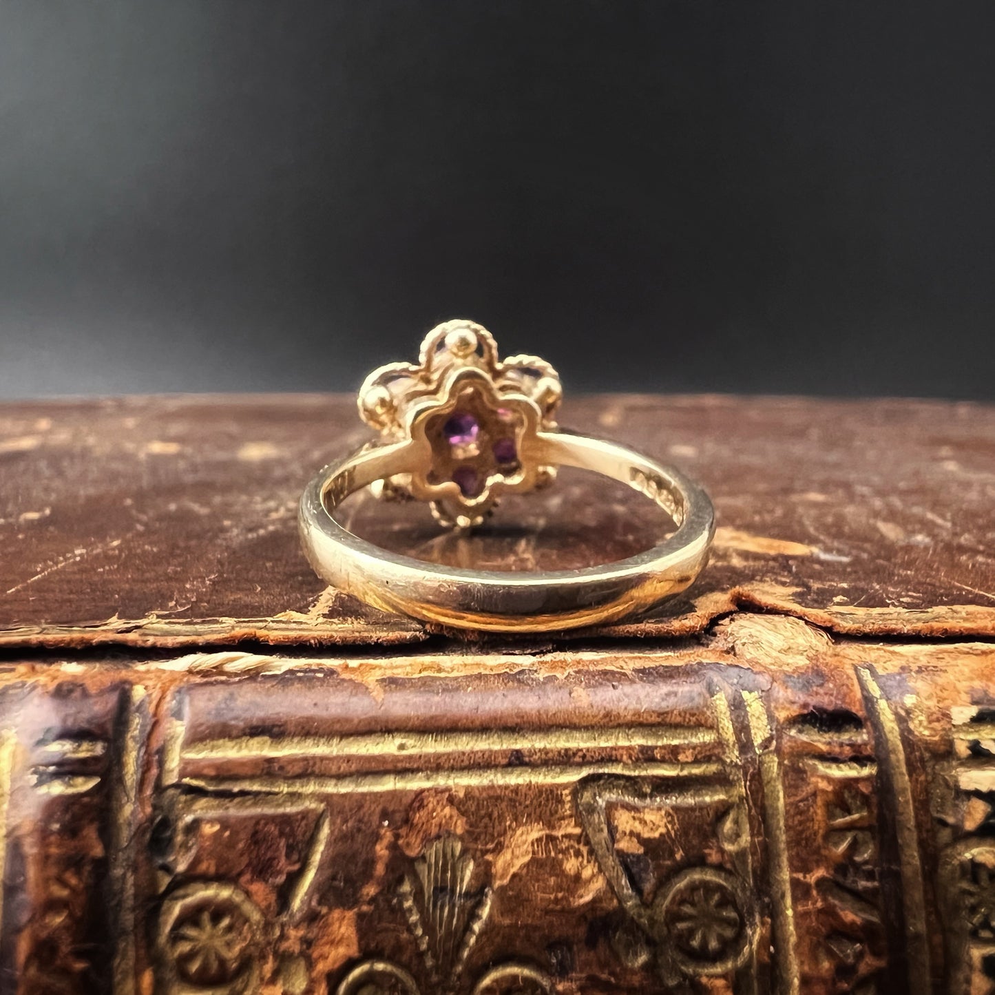 Vintage 9ct gold daisy ring with rubies