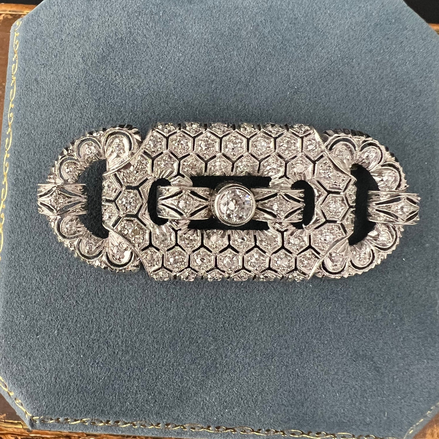 Art-Deco-Brosche aus Platin und Diamanten