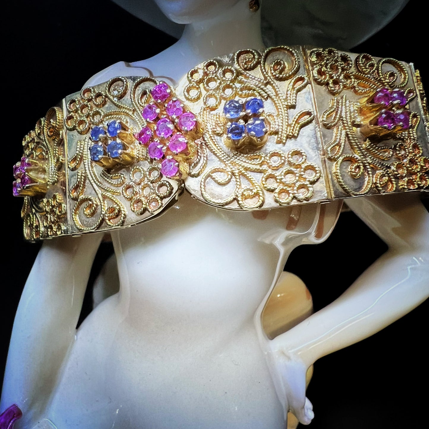 18K yellow gold bracelet with filigree, rubies, sapphires