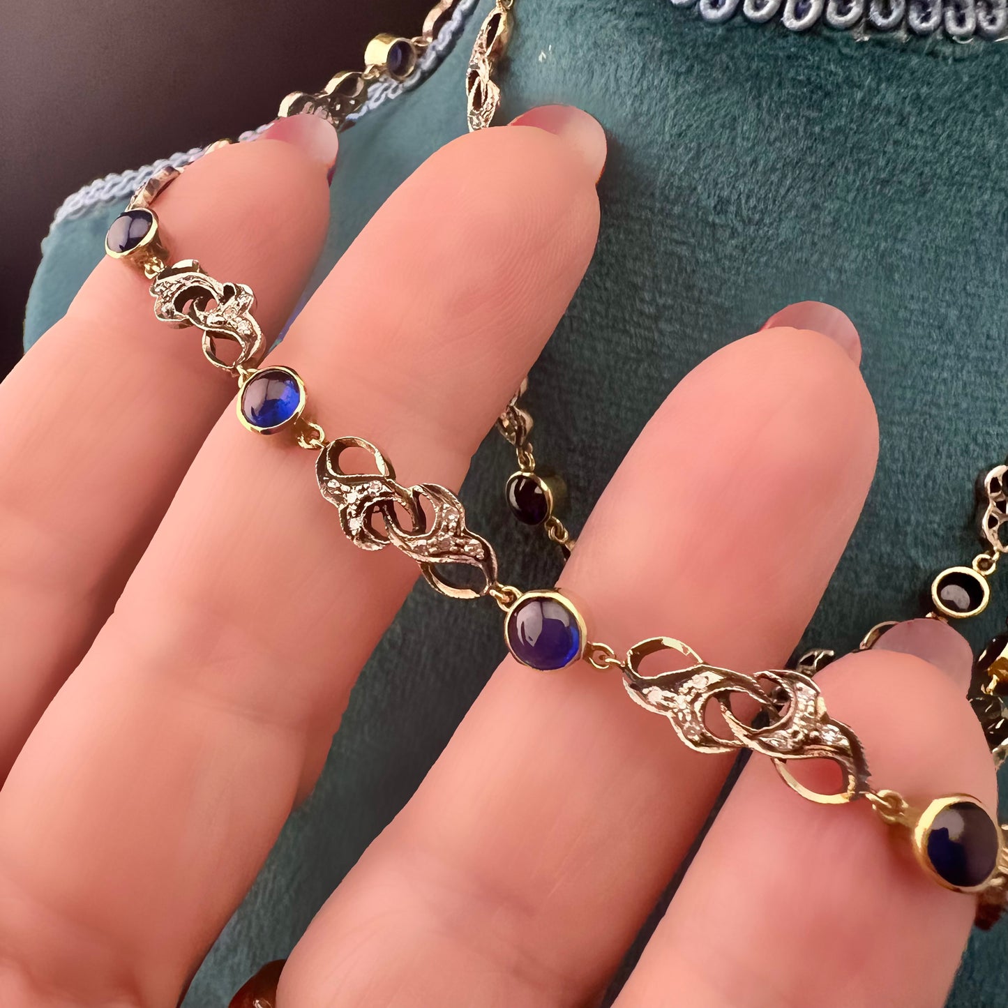 Salzburg necklace in 14-karat yellow gold with cabochon sapphires and diamonds, 54 cm