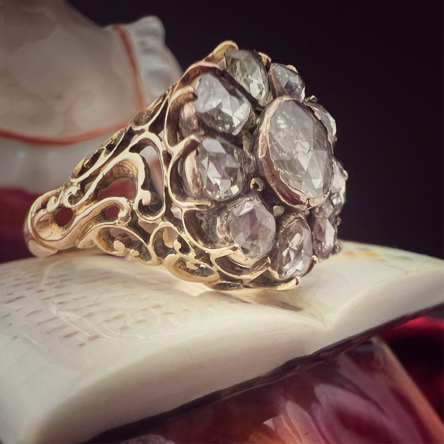 Large ring from the early 19th century in 18 ct gold and rose-cut diamonds for approximately 2 ct