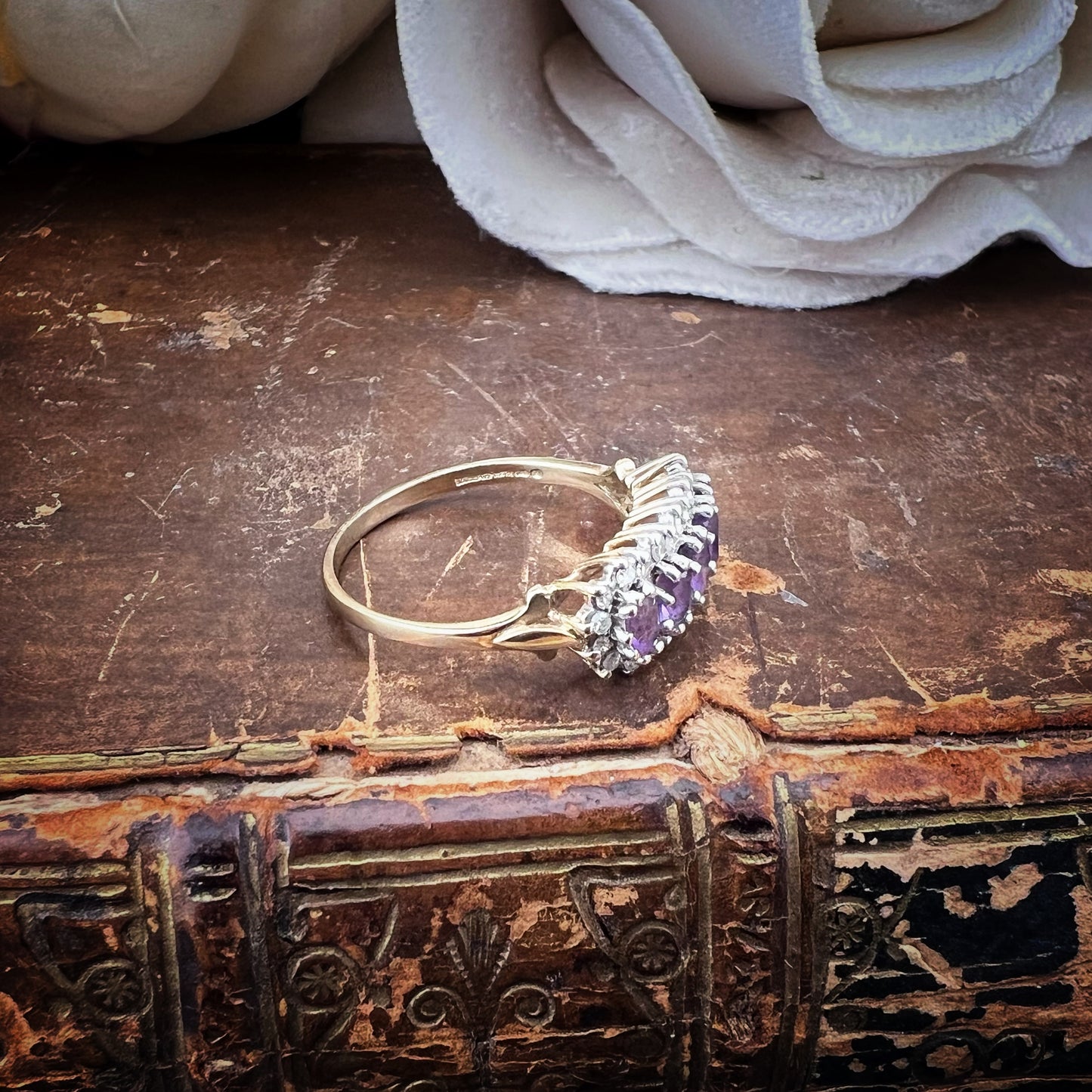 Anello vintage in oro giallo 9 ct con ametiste e diamanti – Birmingham, anni ’70