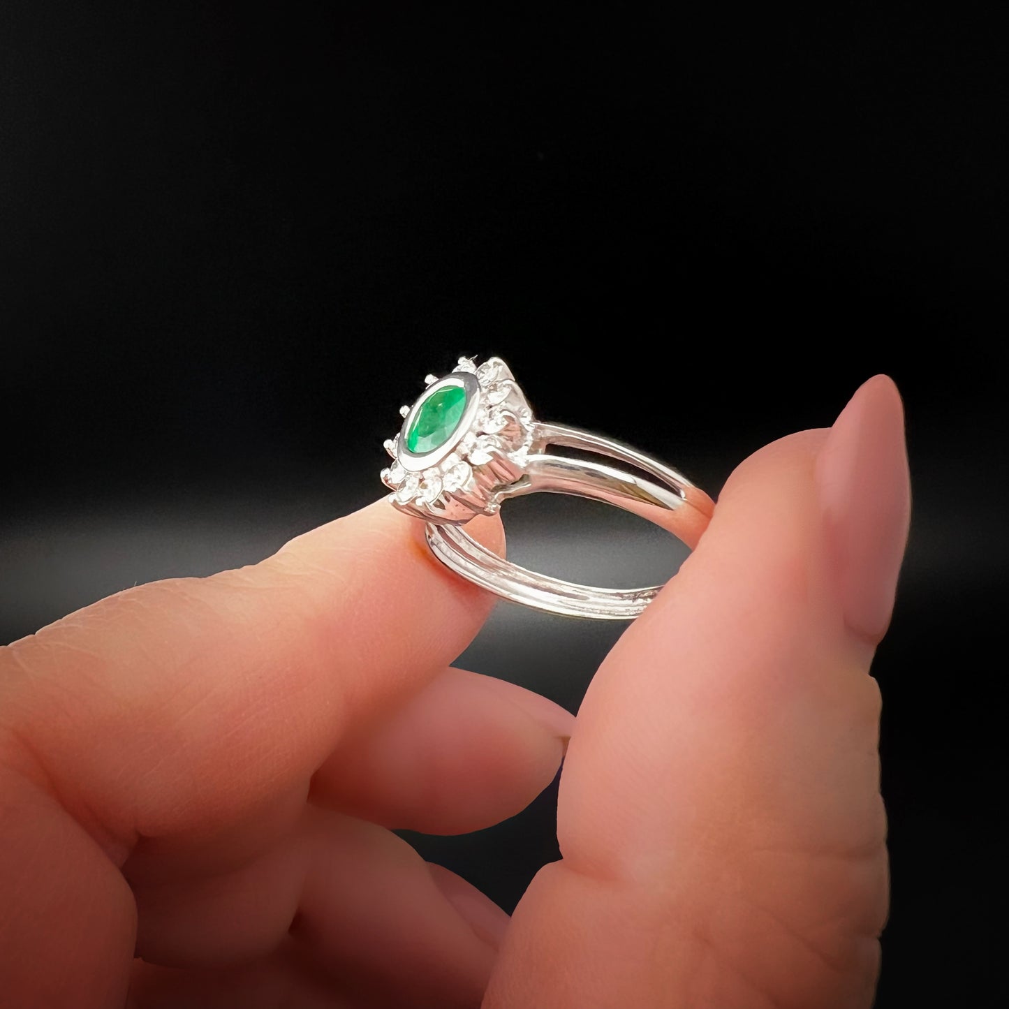 18K Gold Emerald and Diamond Daisy Ring