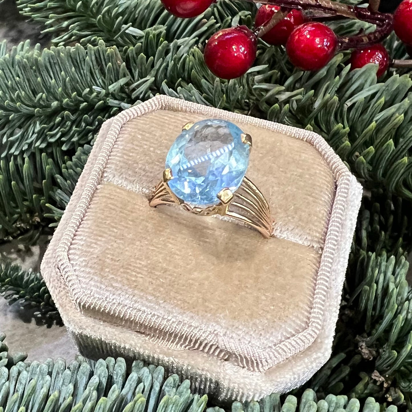 Cocktail ring with blue topaz and 14k yellow gold