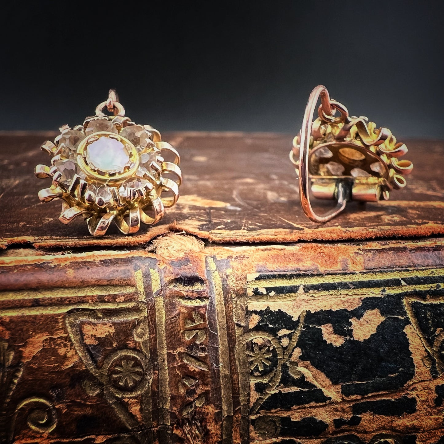 Leverback Earrings with Mother-of-Pearl Daisies – Early 1900s