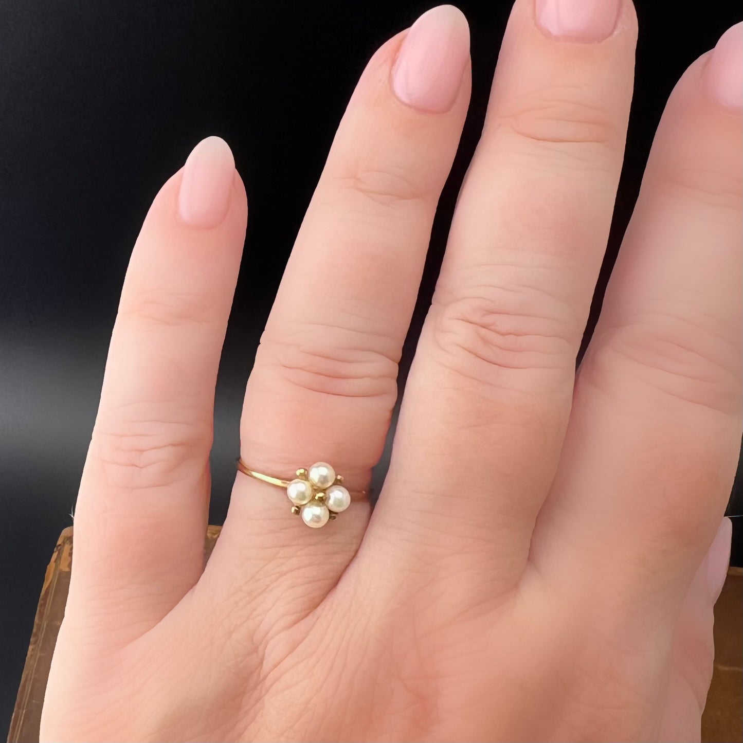 9ct yellow gold ring with beaded flower