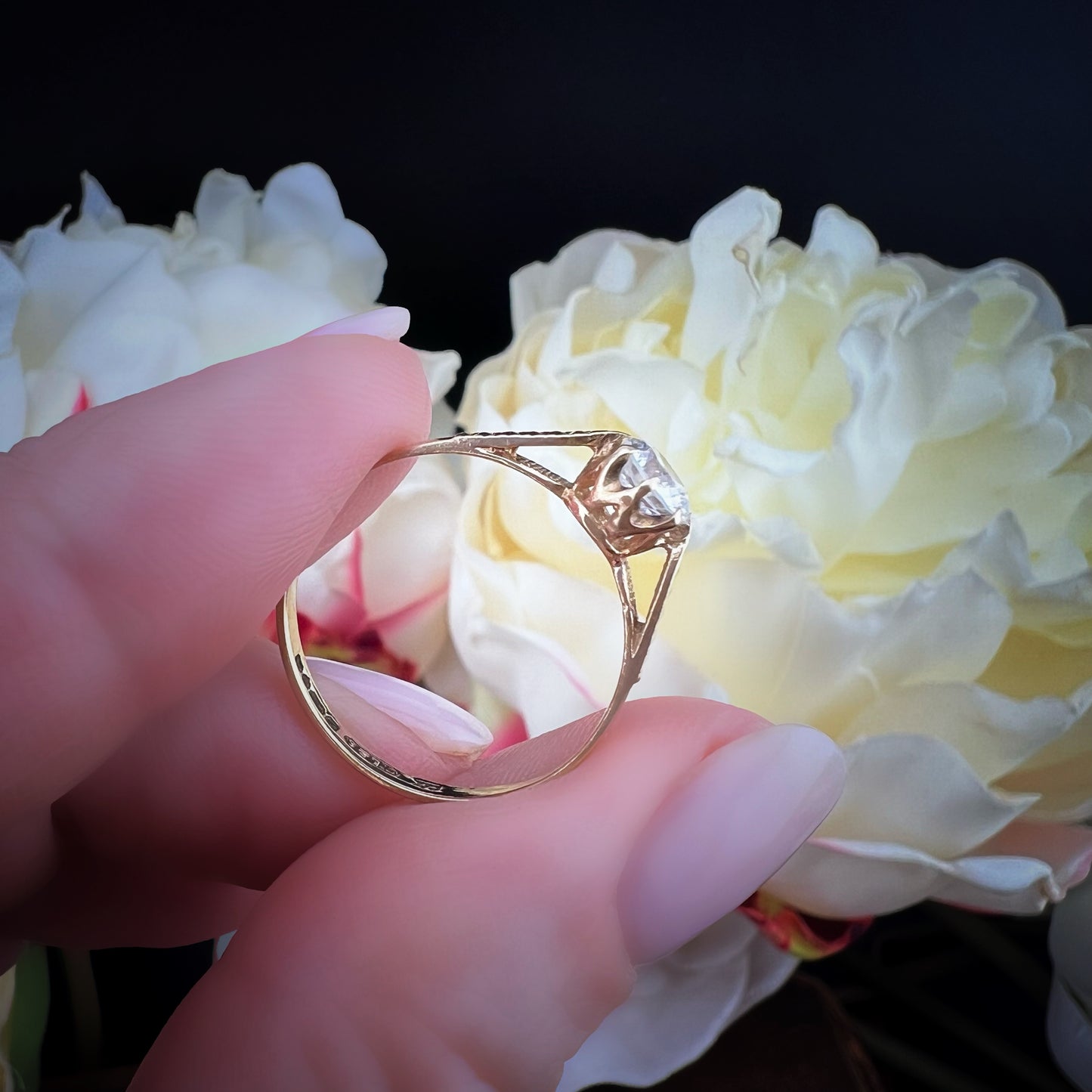💍 Anello solitario vintage in oro giallo con cubic zirconia – montatura a corona