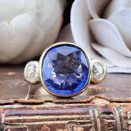 Anello antico con Zaffiro Ceylon 7.50 ct e Diamanti Old Mine – Italia, Anni ’50