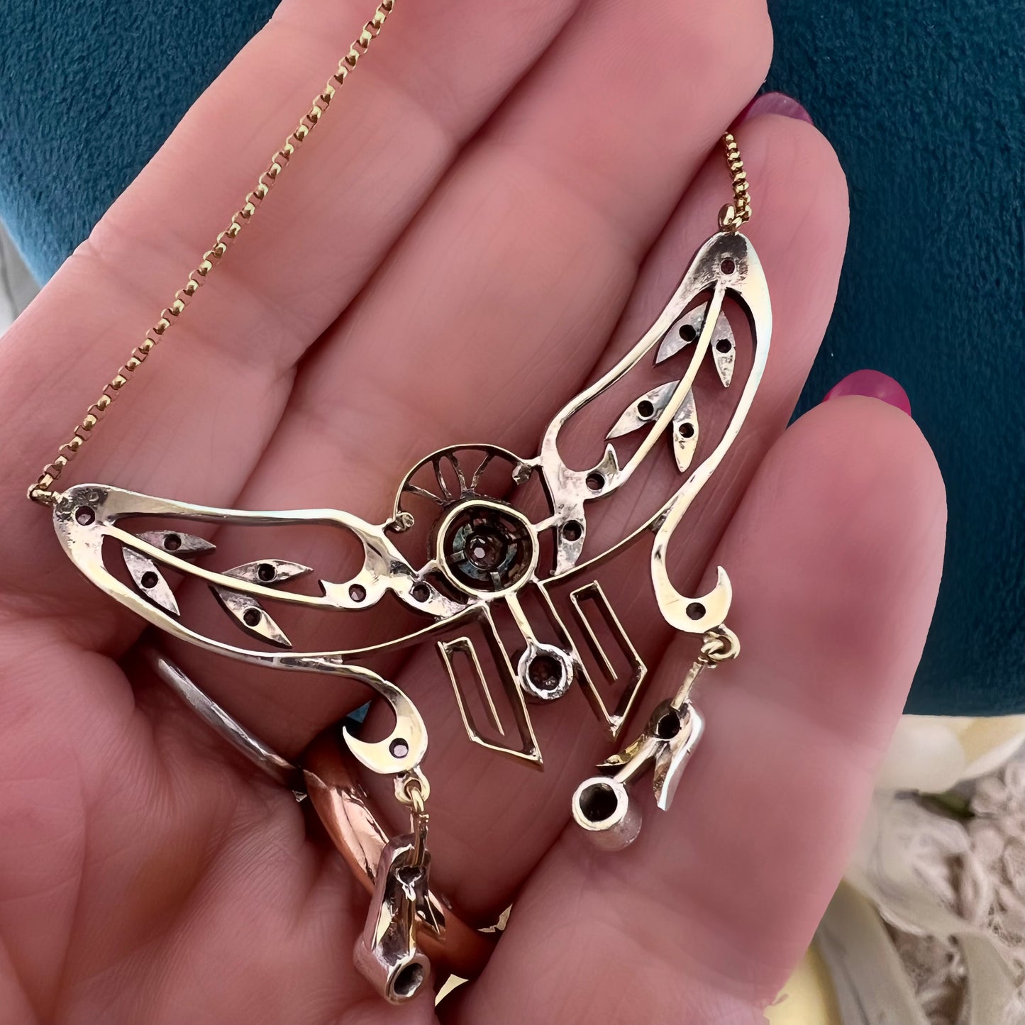 Collana Art Nouveau a négligé in oro 18k diamanti e argento con catena manin a 22k