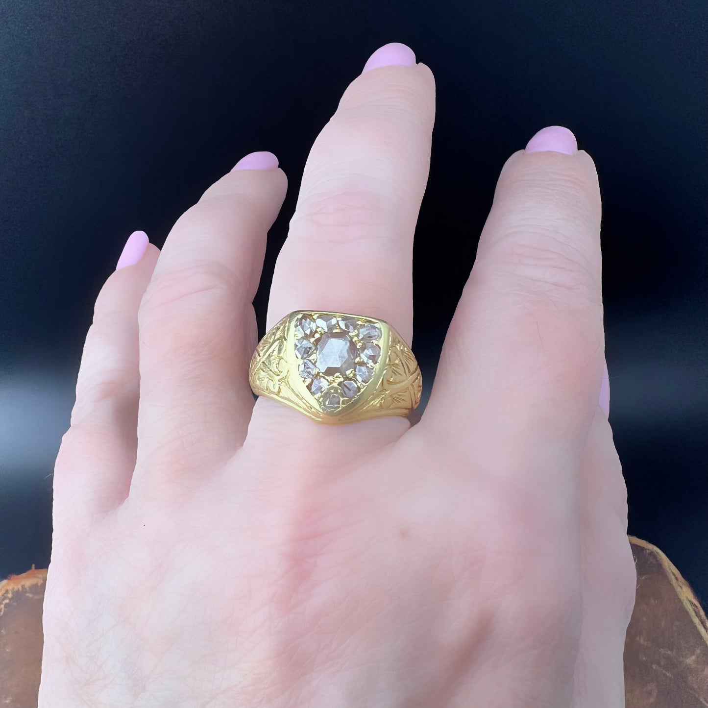 Importante anello chevalier - signet - sigillo in oro 18 ct e diamanti a taglio rosa