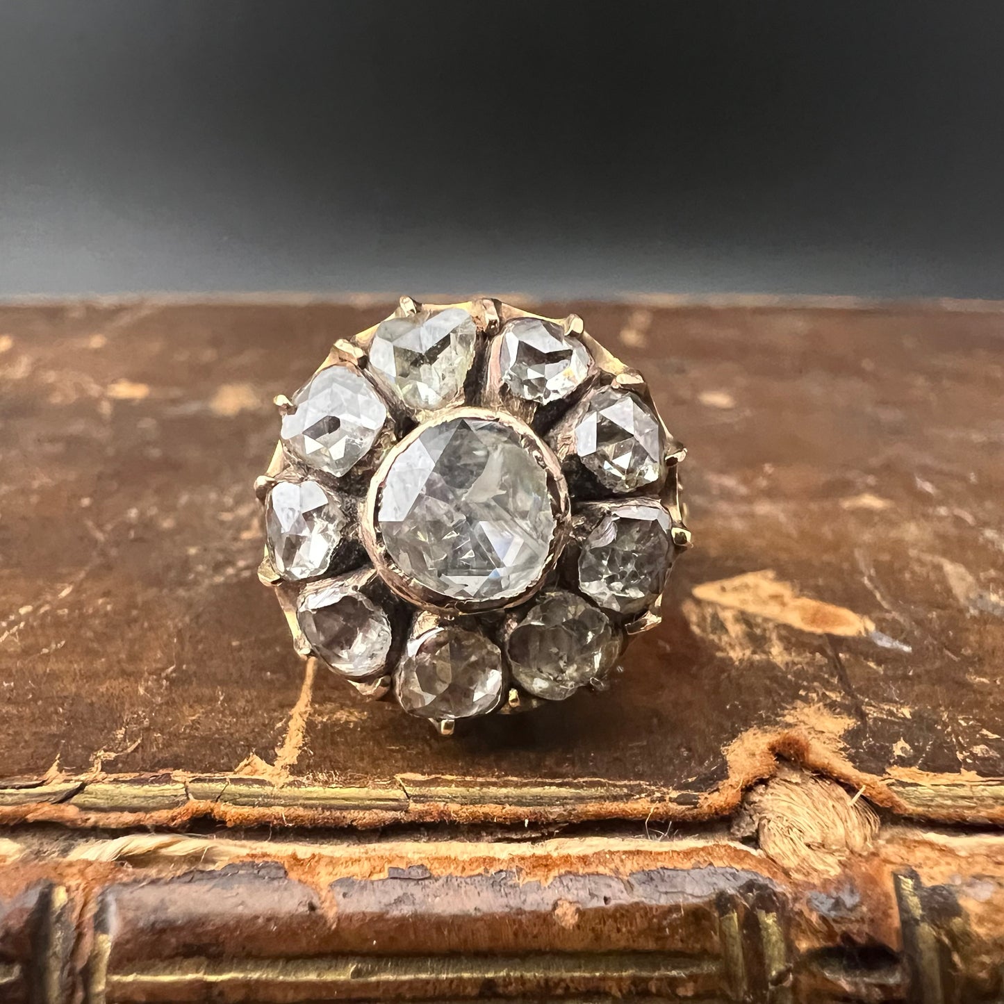 Large ring from the early 19th century in 18 ct gold and rose-cut diamonds for approximately 2 ct
