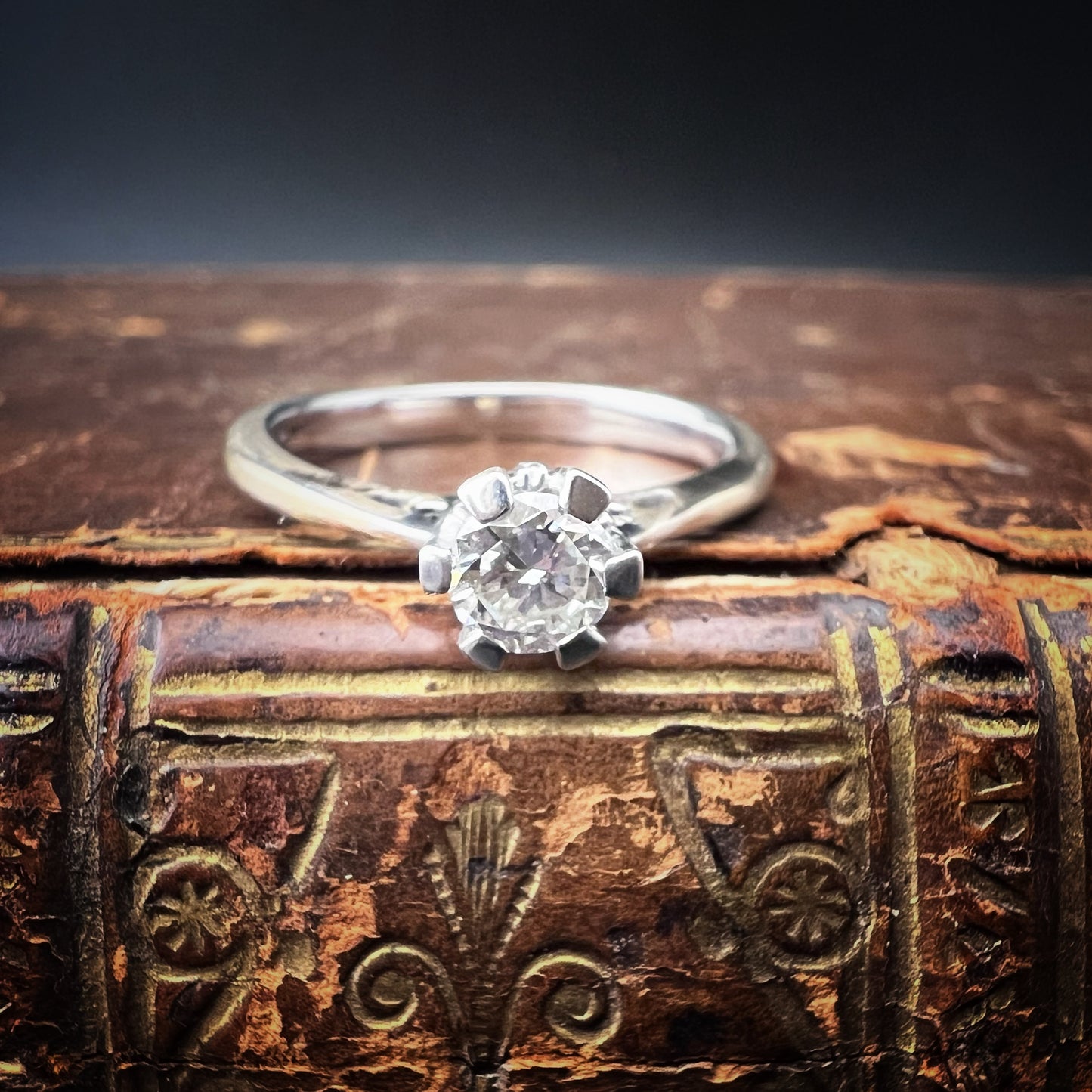 Solitärring aus 18 Karat Weißgold mit 0,33 Karat Diamant