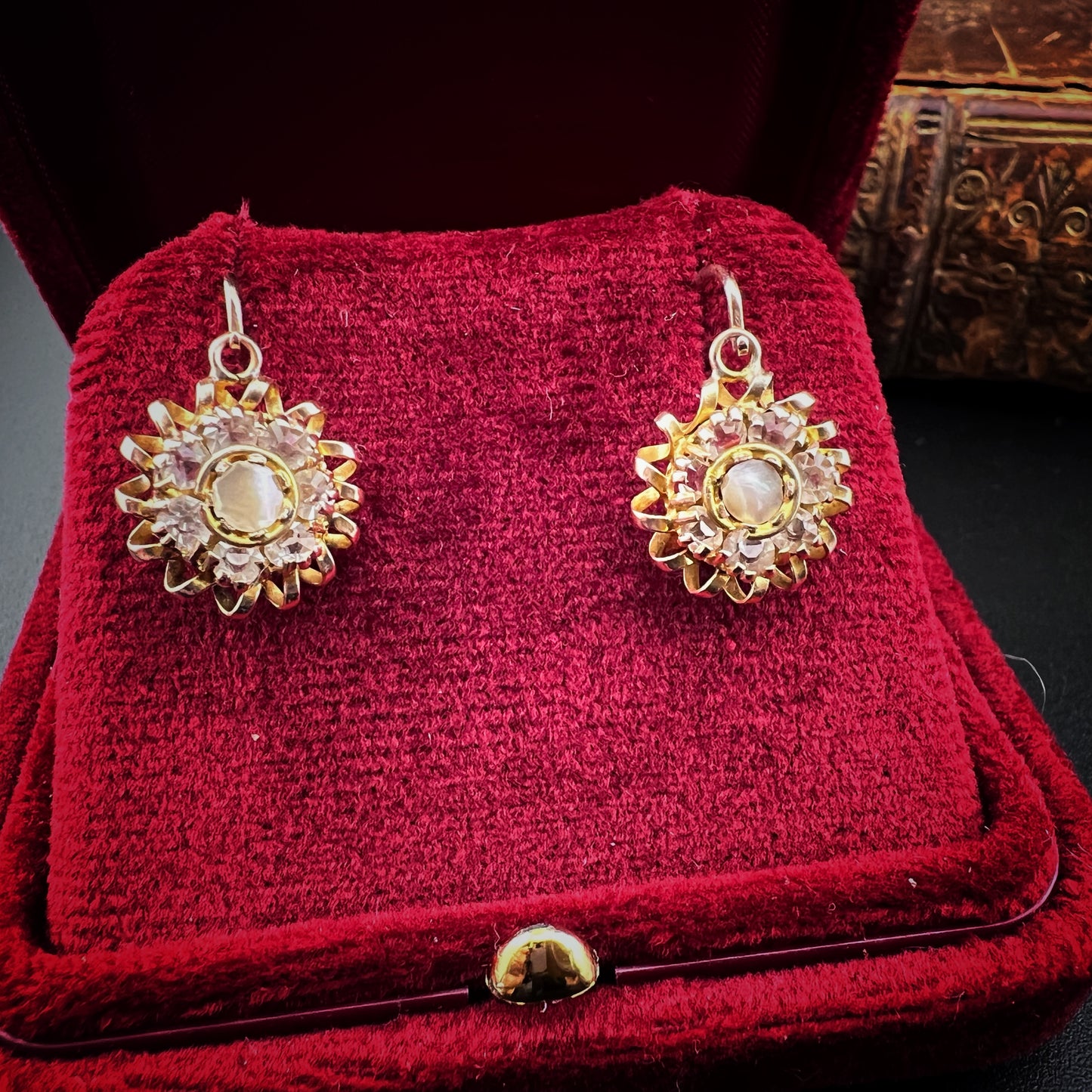 Leverback Earrings with Mother-of-Pearl Daisies – Early 1900s