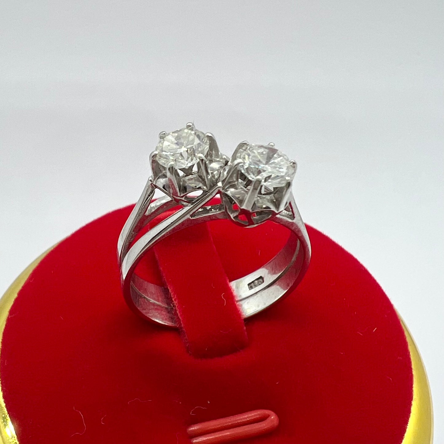 Anello “toi et moi” o contrariè oro bianco 18 kt e diamanti .52/.55 - .46/.48 ct. GIA