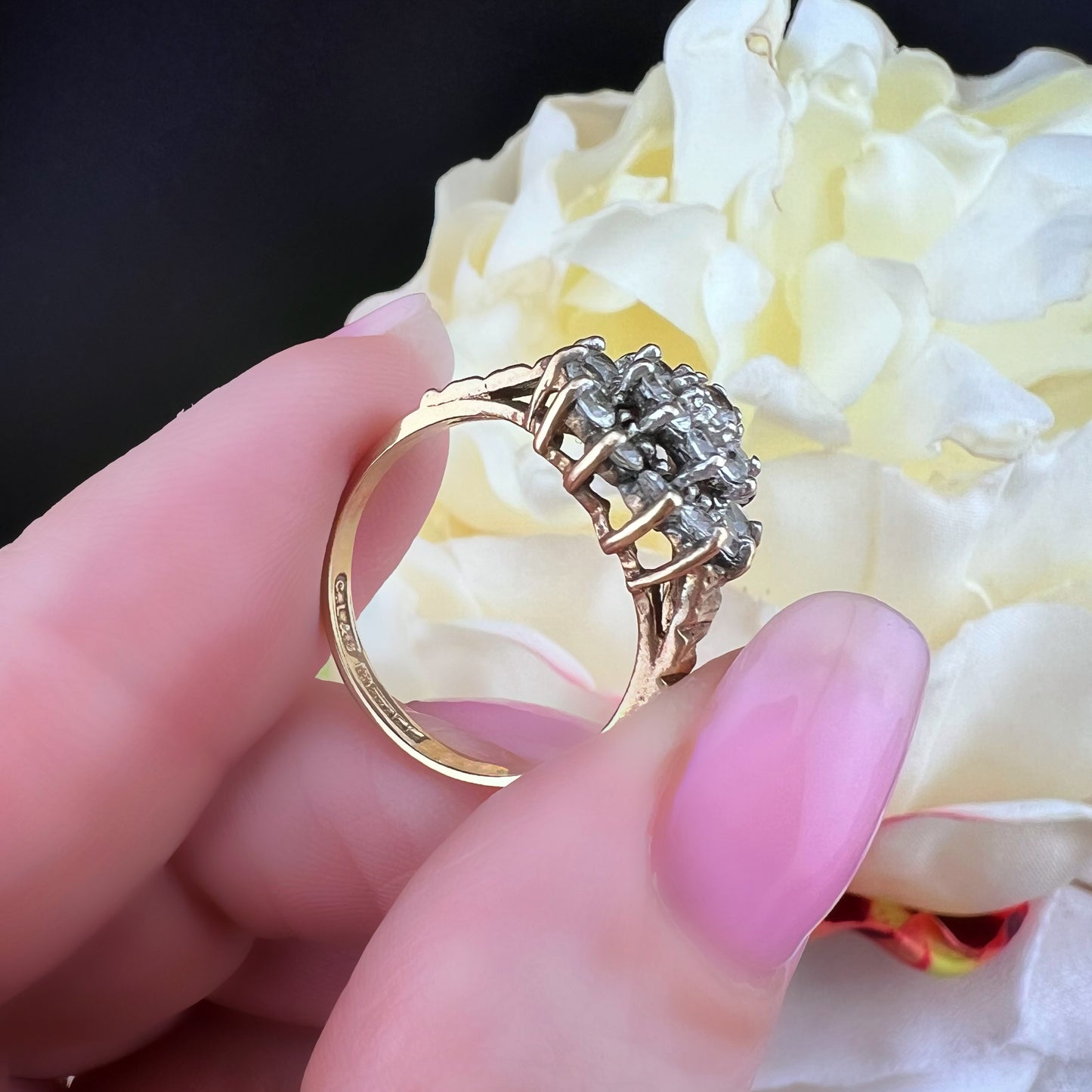 Cluster ring. Anello in oro con quarzi bianchi. Birmingham 1973
