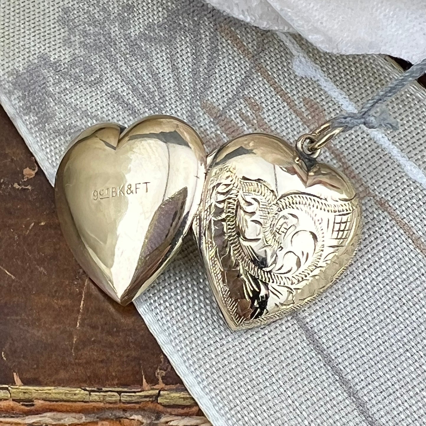 N. 12 - Locket porta foto in oro 9 ct back & front primi 900