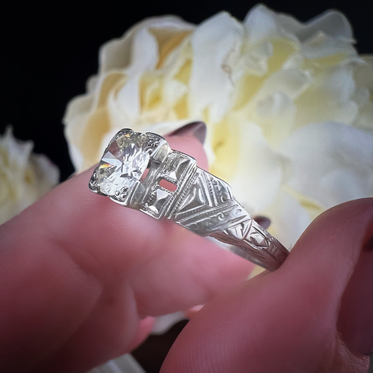 Anello solitario Art Déco in oro bianco 18 ct con diamante old mine cut