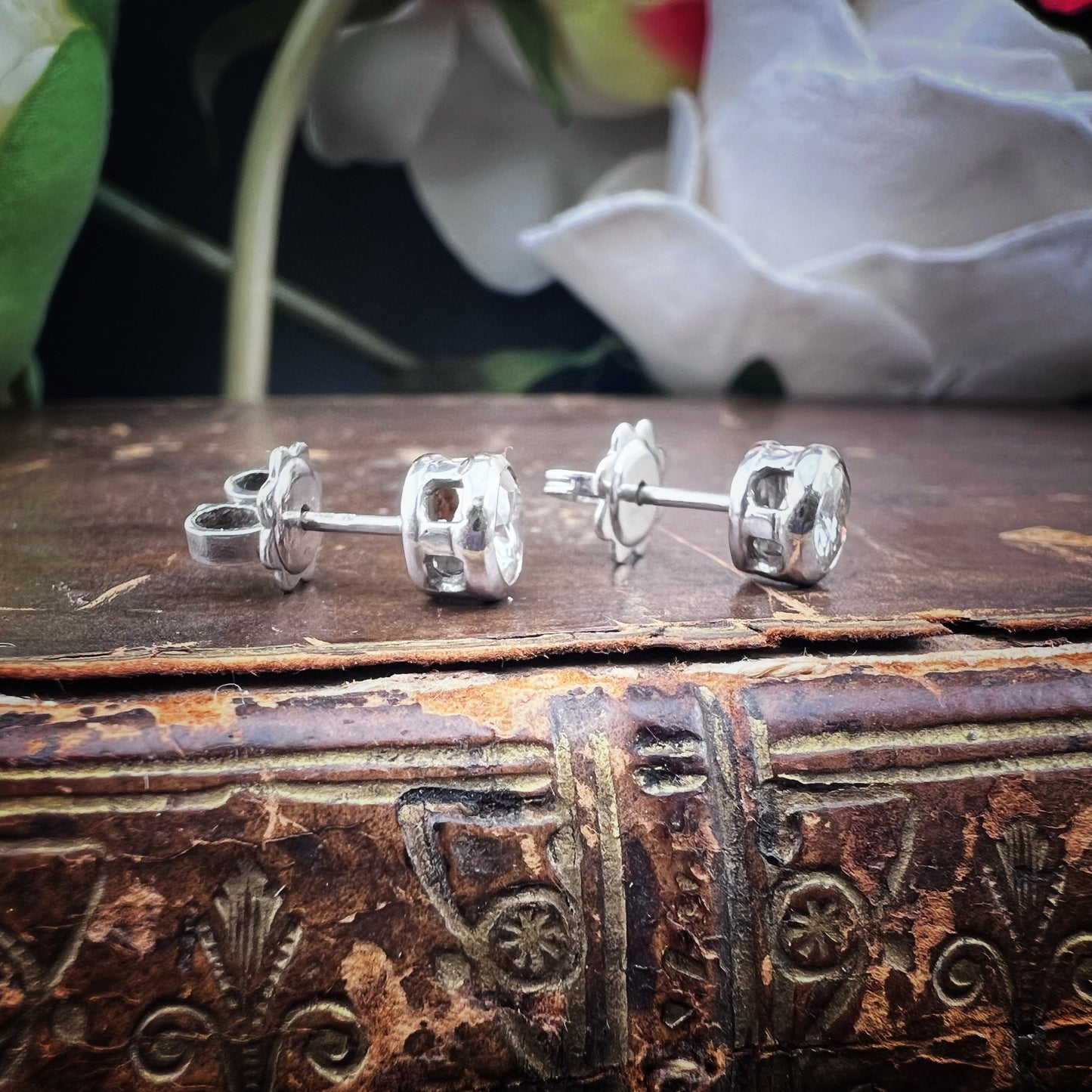 Orecchini vintage in oro bianco con diamanti da 0.60 ct ciascuno