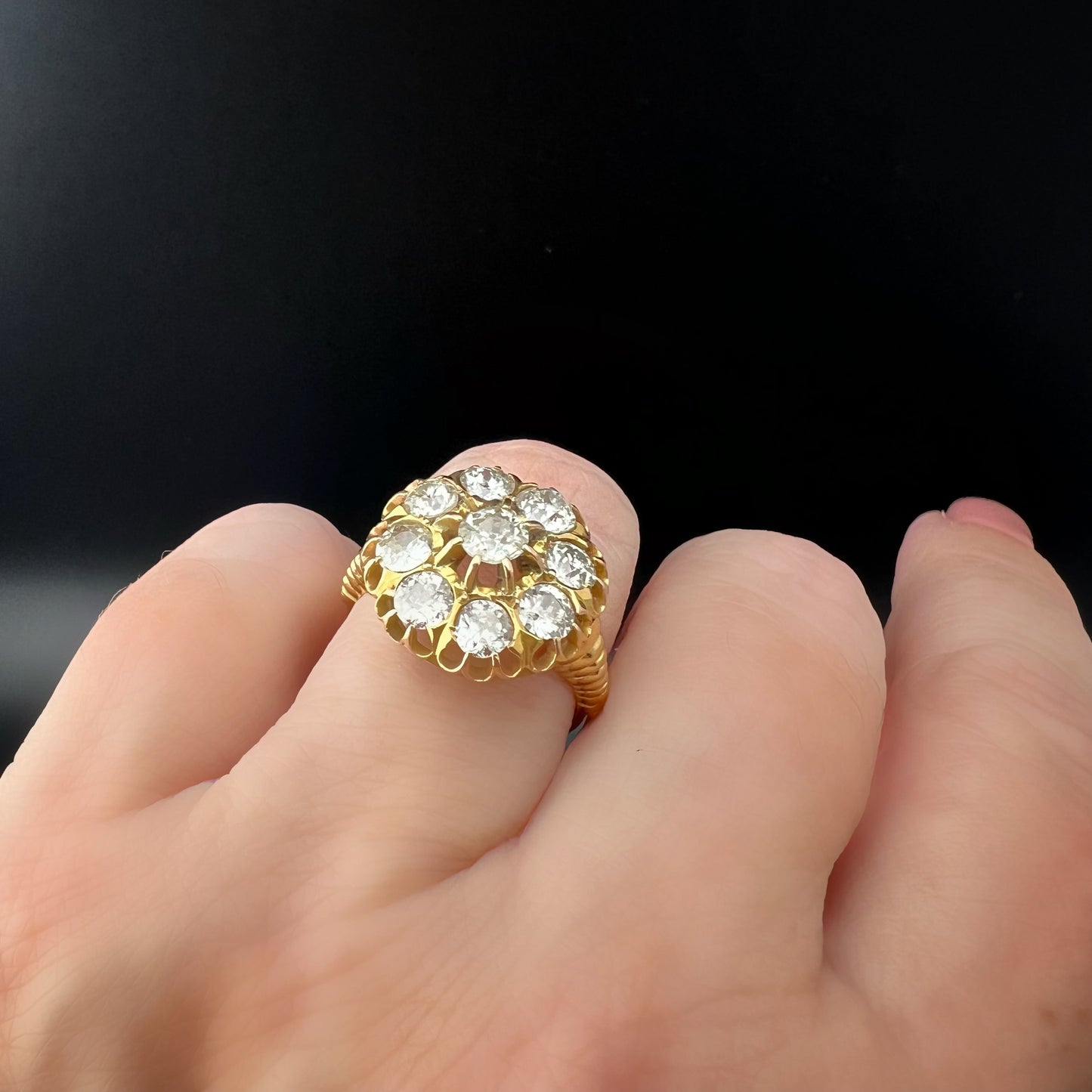 Antique Large Daisy Ring in 18K Gold with Old Mine Cut Diamonds