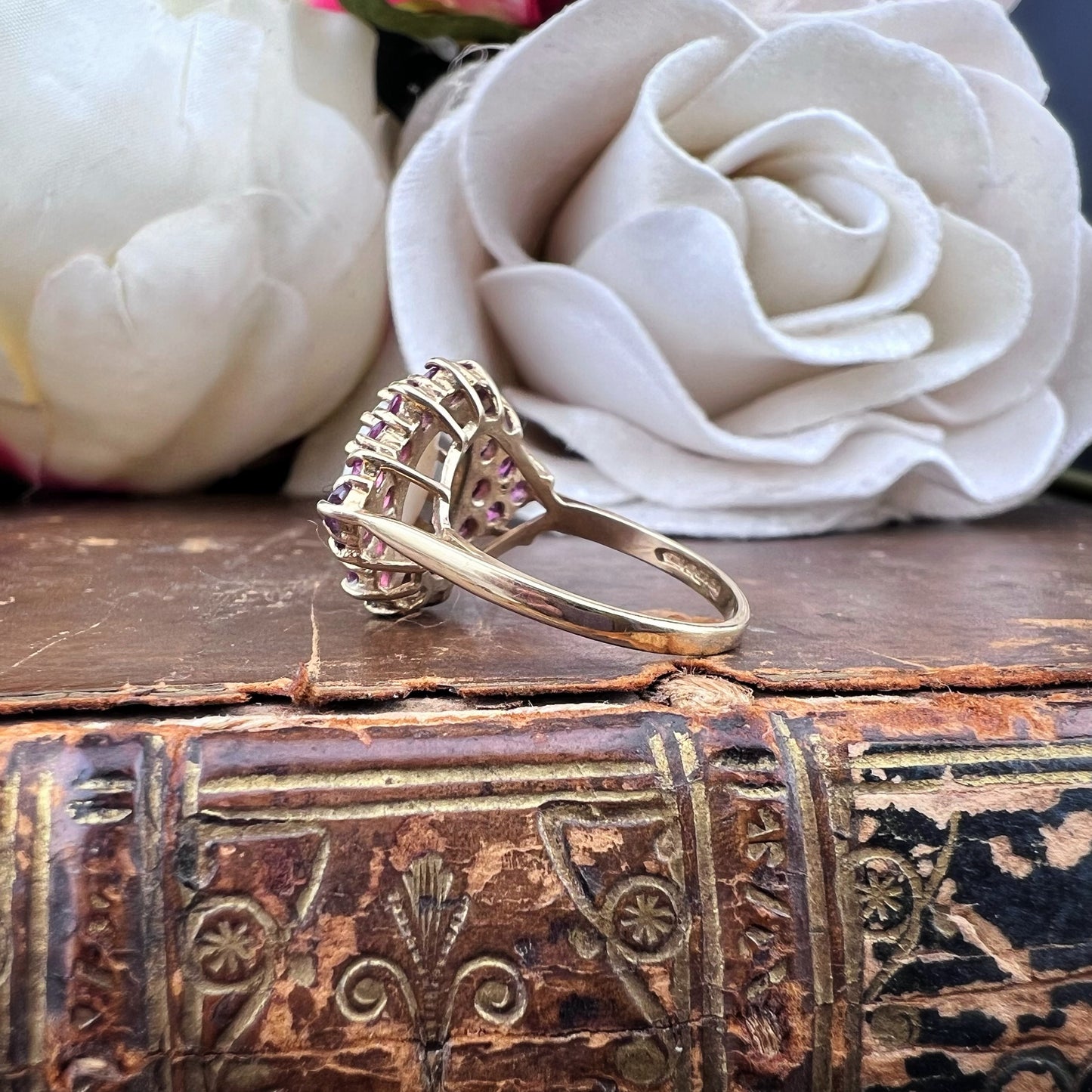 Anello vintage in oro giallo 9 ct con opale e rubini – Birmingham, 1989