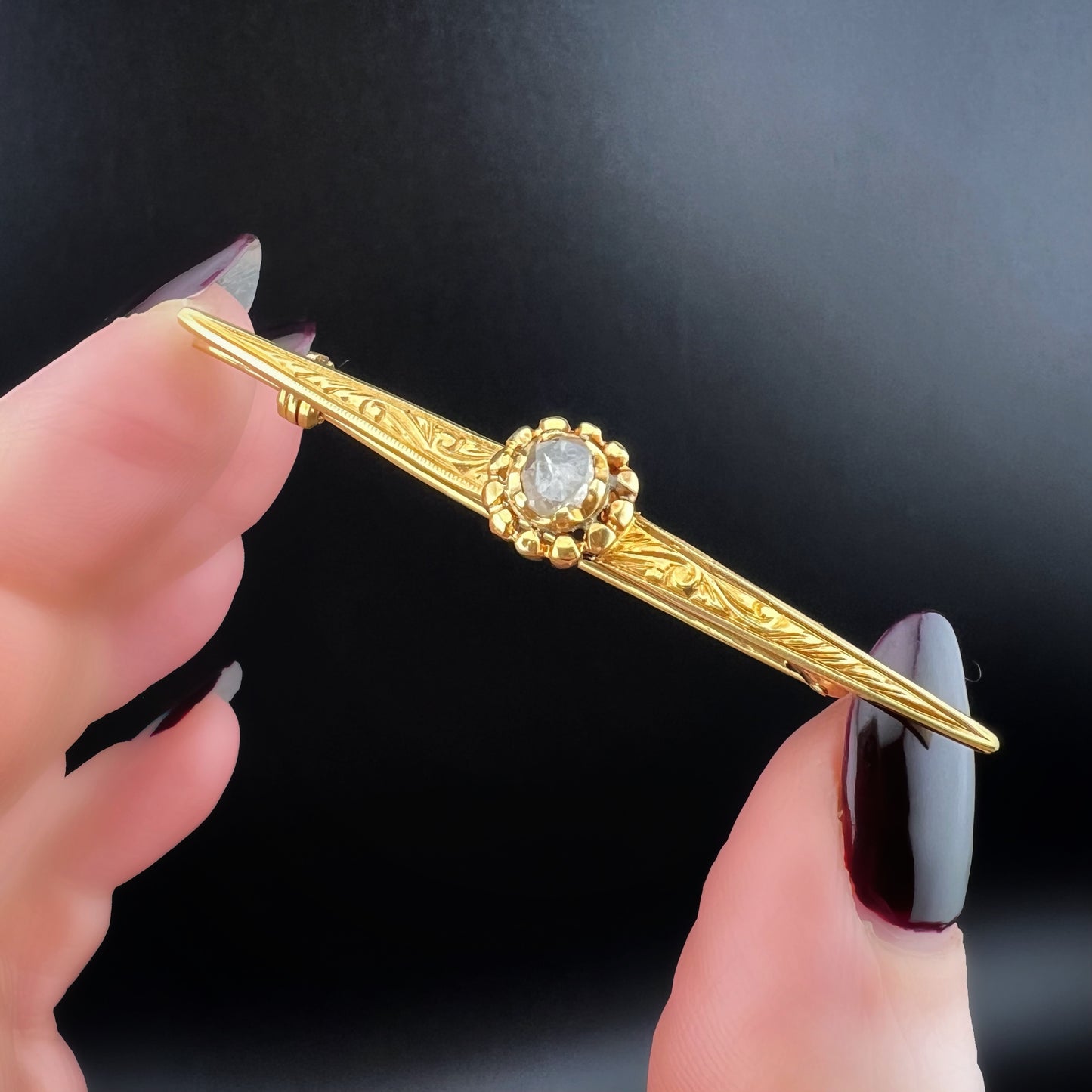 Spilla antica in oro con diamante a taglio rosa – Forma a losanga