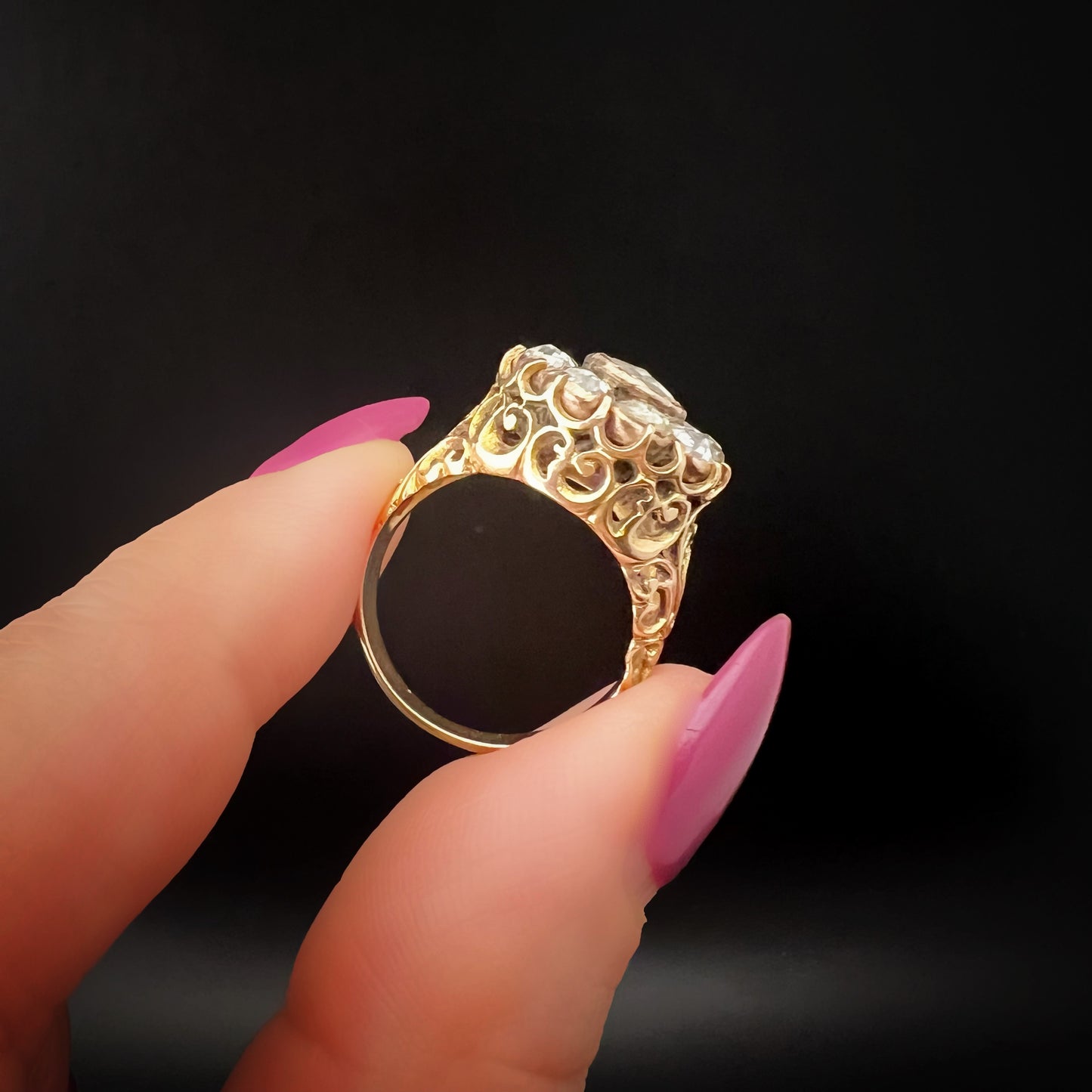 Large ring from the early 19th century in 18 ct gold and rose-cut diamonds for approximately 2 ct