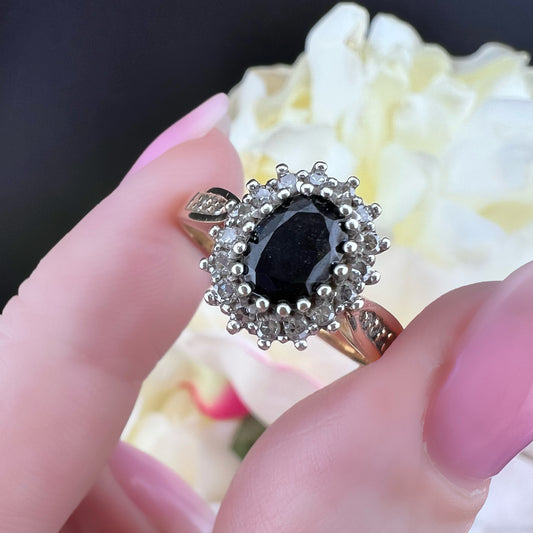 Anello Vintage a Margherita in oro con Zaffiro e Diamanti