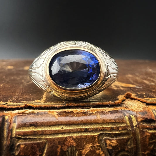 Anello in oro giallo e bianco 18 ct con zaffiro di sintesi anni ‘50