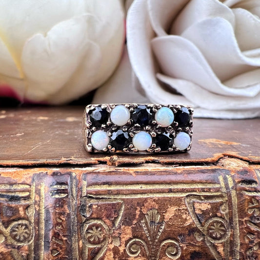 Anello vintage in oro 9 carati, opali e zaffiri-Londra 1980