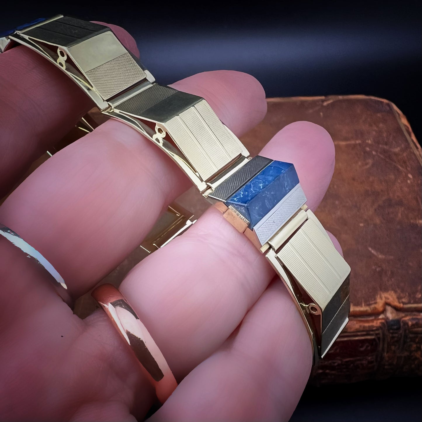 18 Karat Goldarmband mit Lapislazuli. Italien, um 1940.