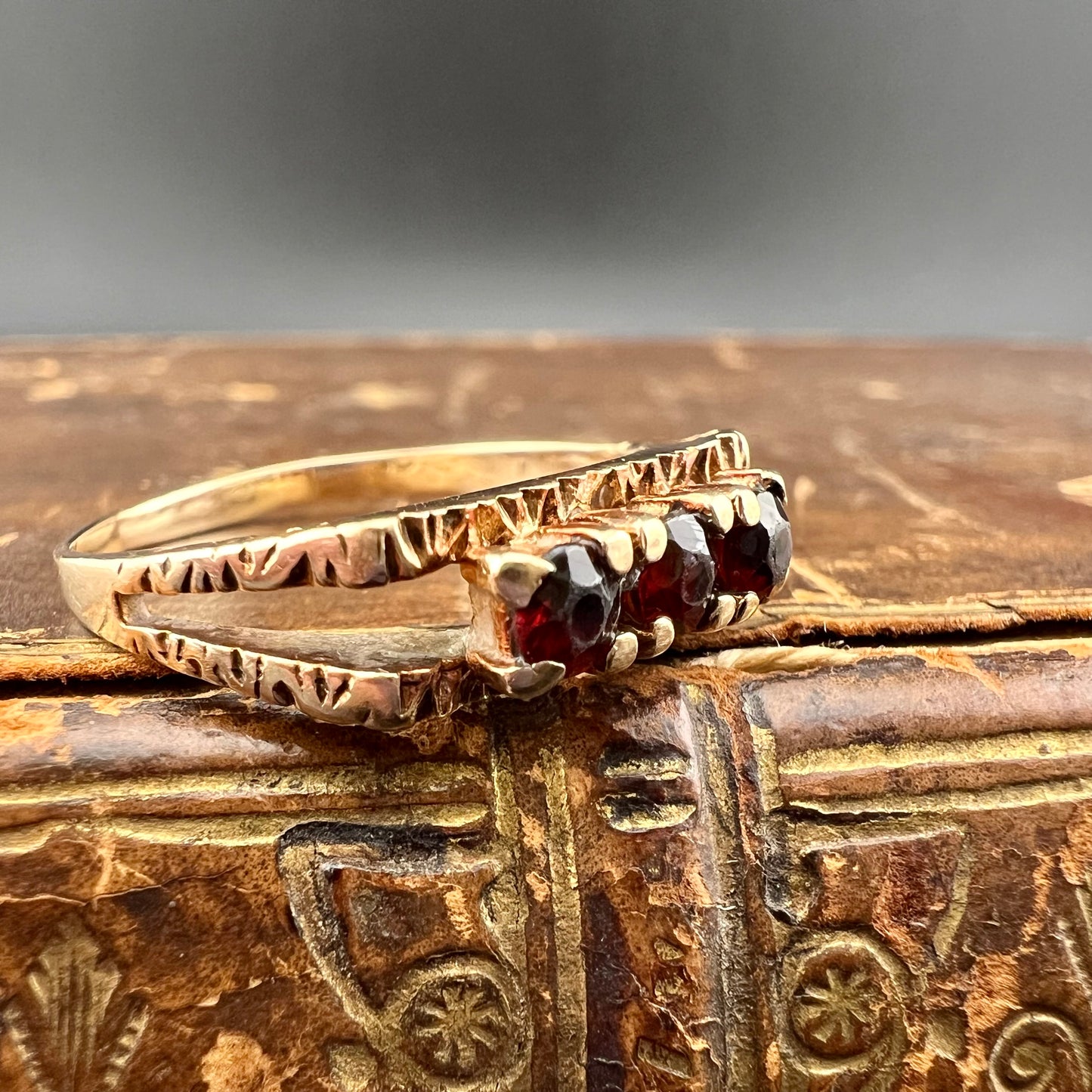 1970s English 9ct gold ring with garnets