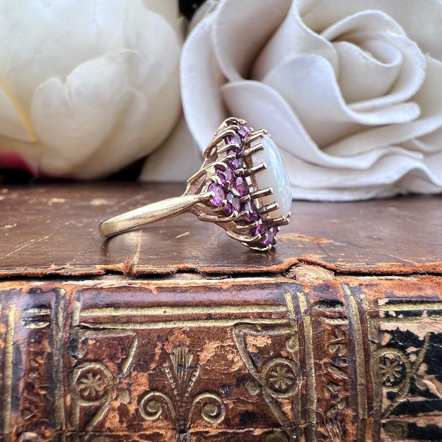 Anello vintage in oro giallo 9 ct con opale e rubini – Birmingham, 1989