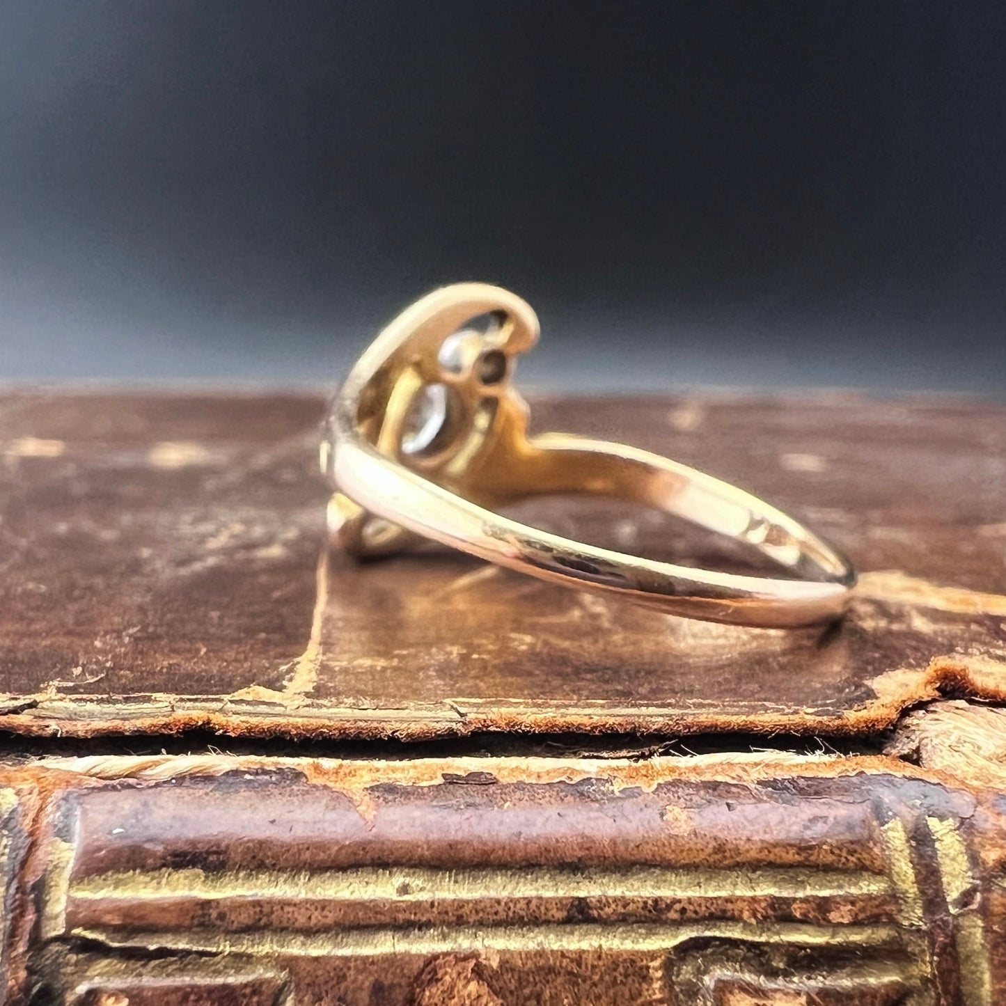 Anello Art Nouveau in oro 18 ct e diamante a taglio europeo