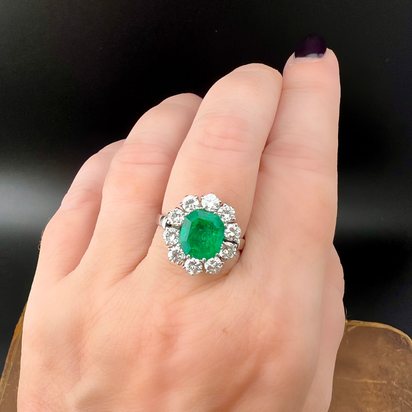 Colombian emerald and diamond ring, 18k gold