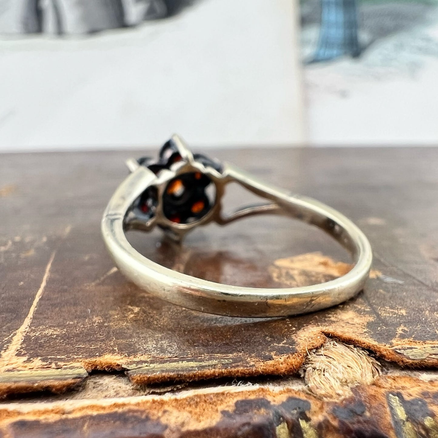 Anello vintage a margherita con granati – Birmingham, 1981