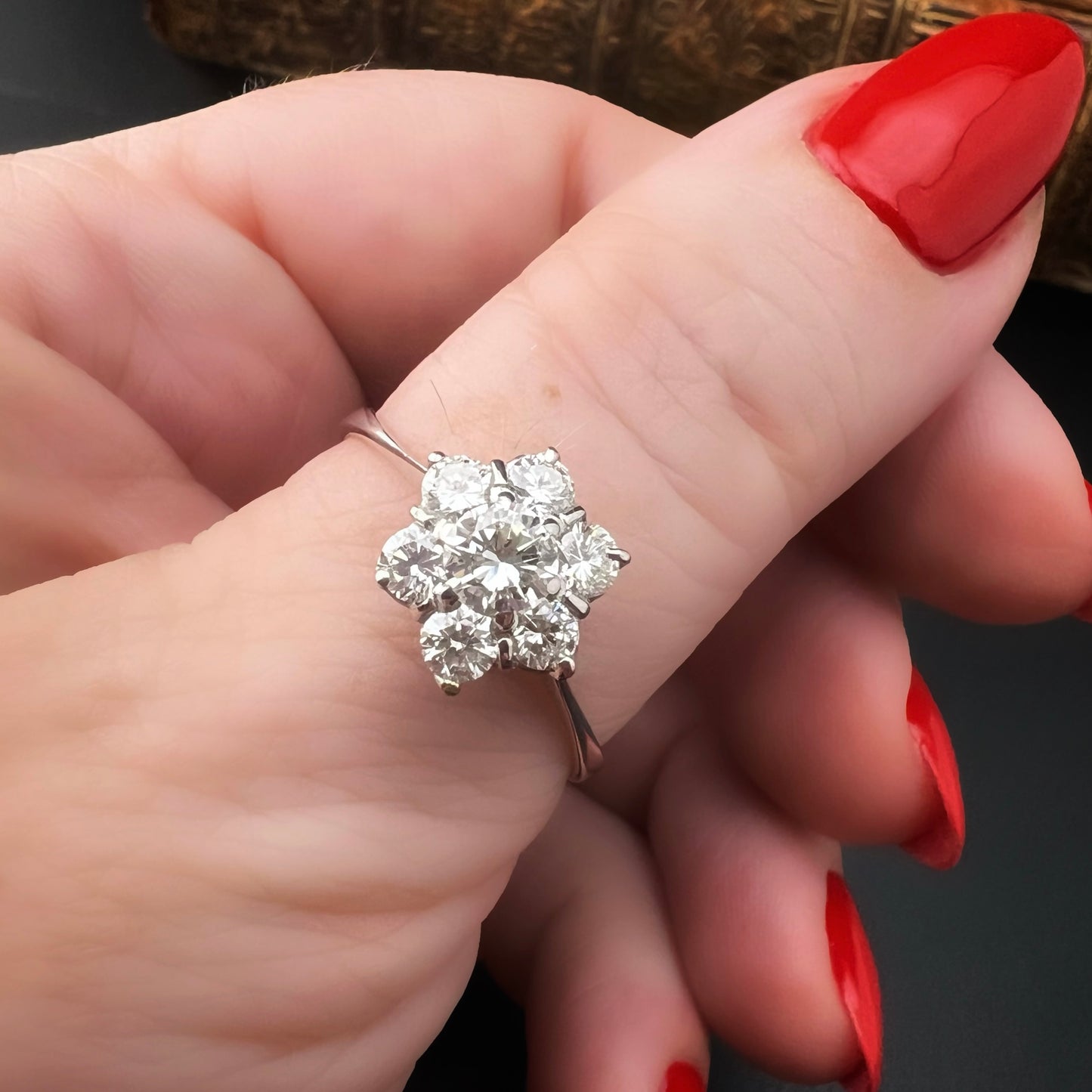 Gänseblümchenring aus 18 Karat Weißgold und Diamanten